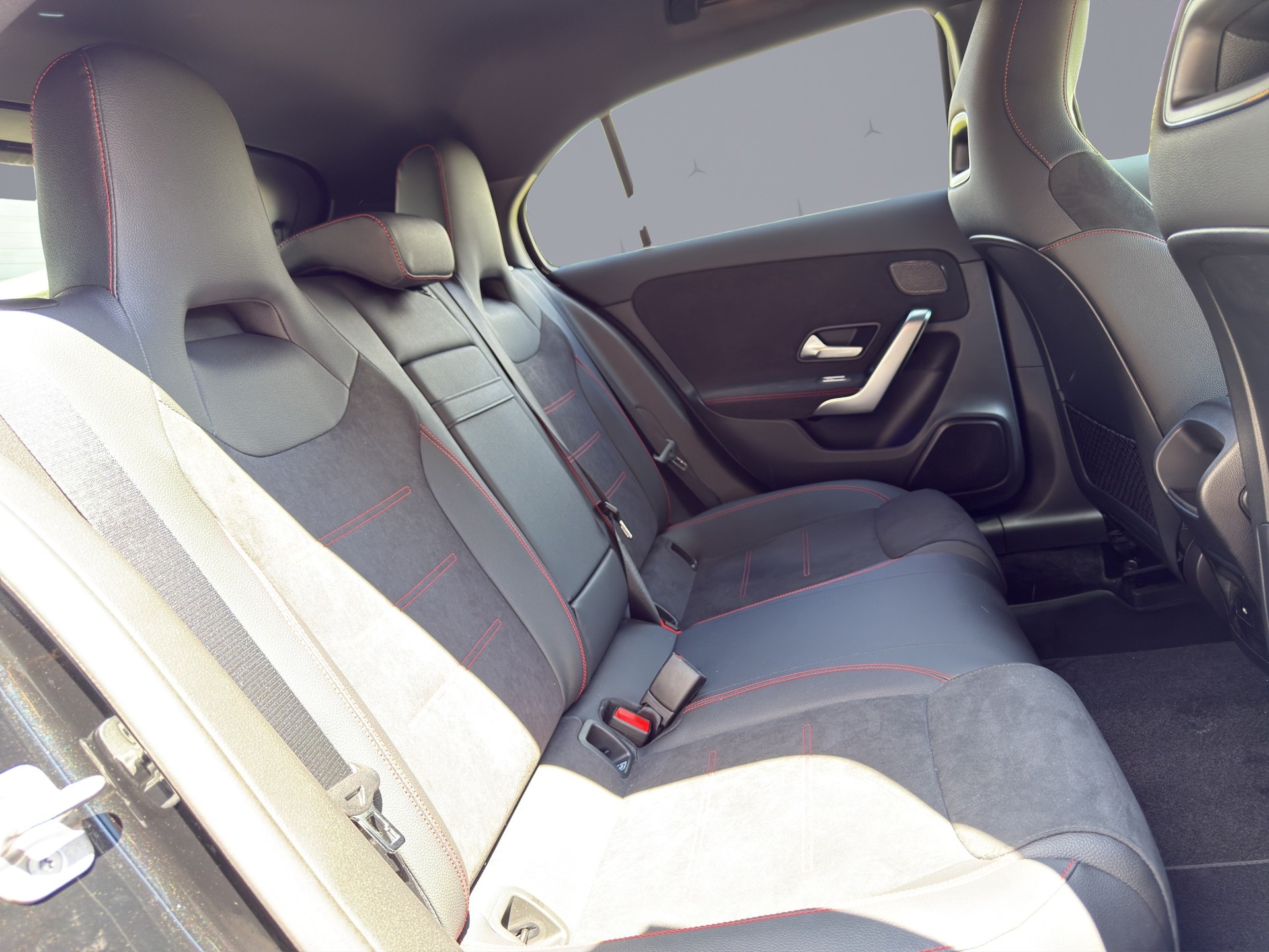 MERCEDES-BENZ A 200 Night Star AMG Line-image-15