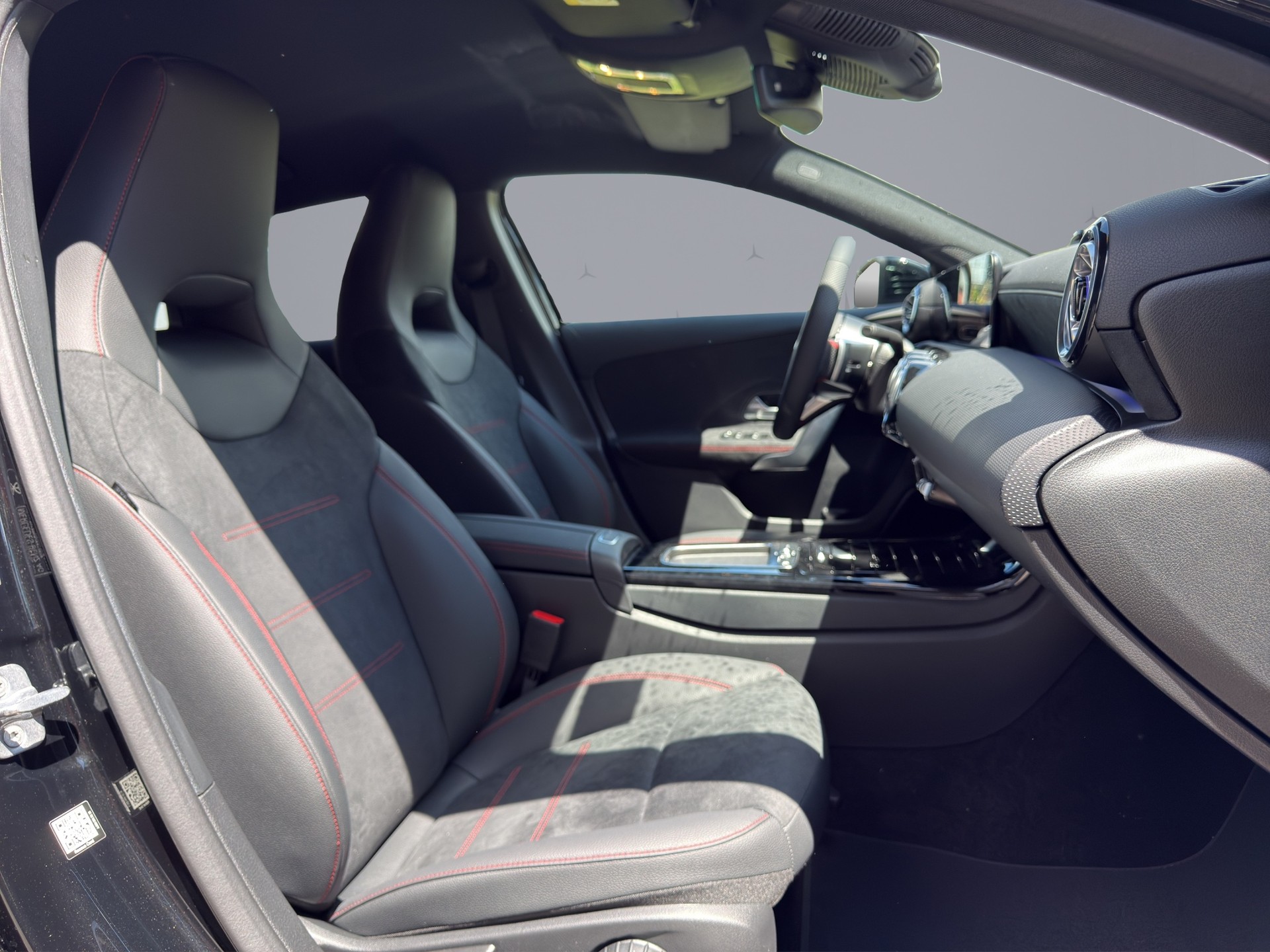 MERCEDES-BENZ A 200 Night Star AMG Line-image-14