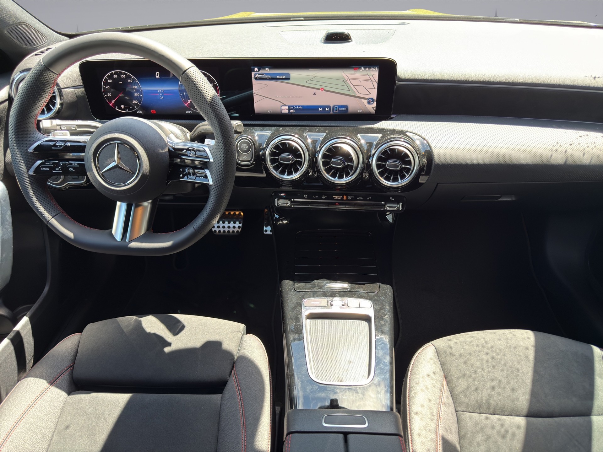 MERCEDES-BENZ A 200 Night Star AMG Line-image-11