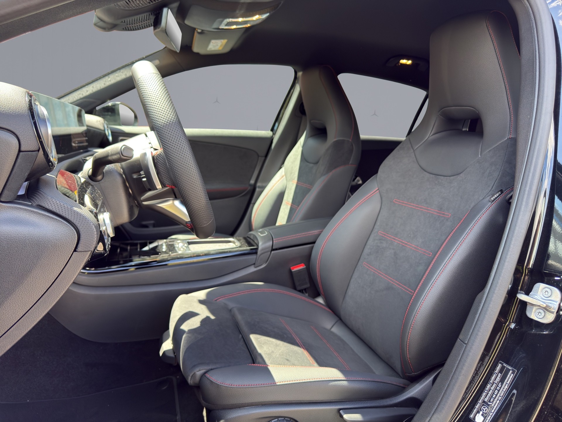 MERCEDES-BENZ A 200 Night Star AMG Line-image-18