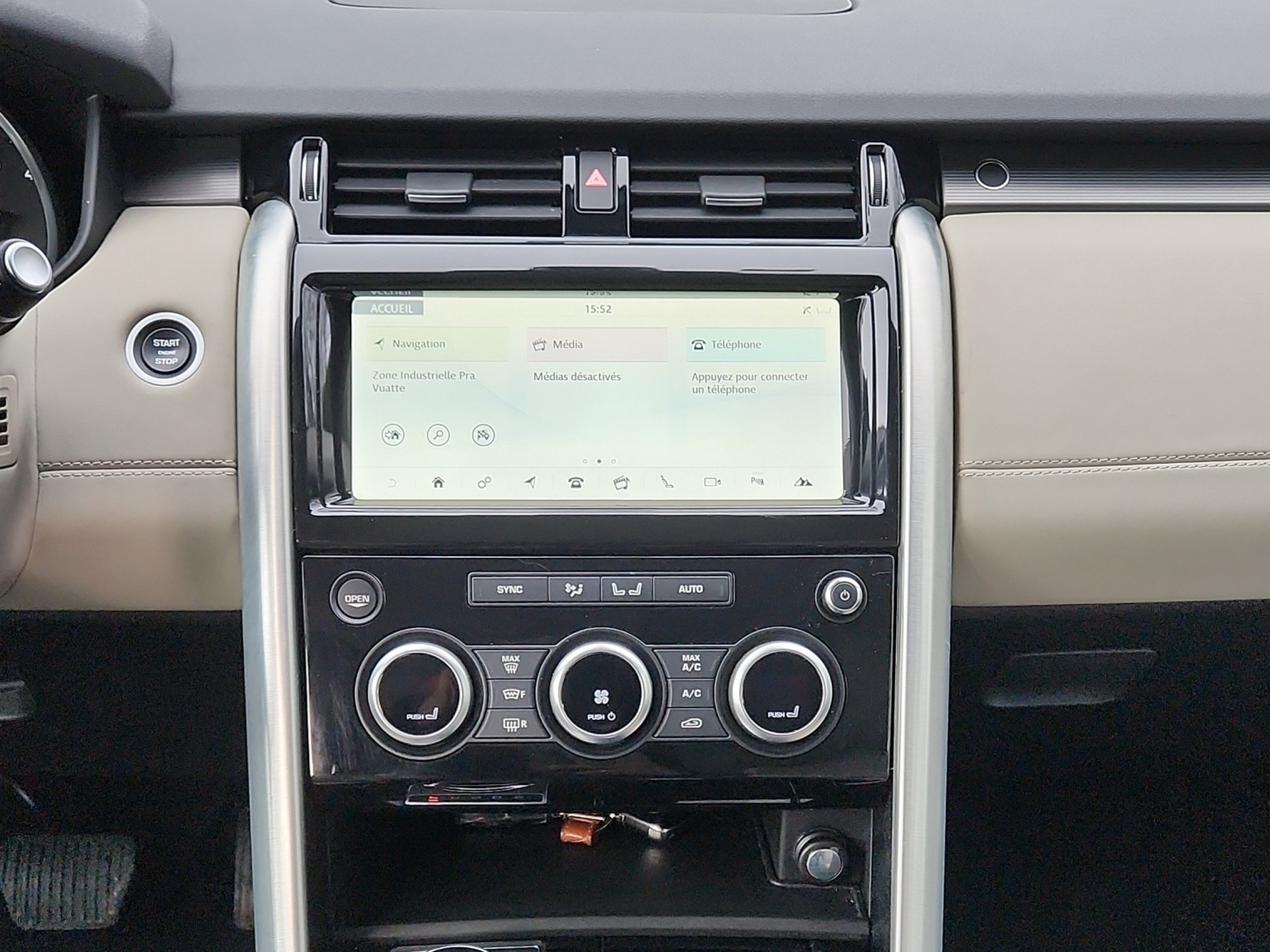LAND ROVER Discovery 3.0 TD6 HSE Automatic 7 places-image-8