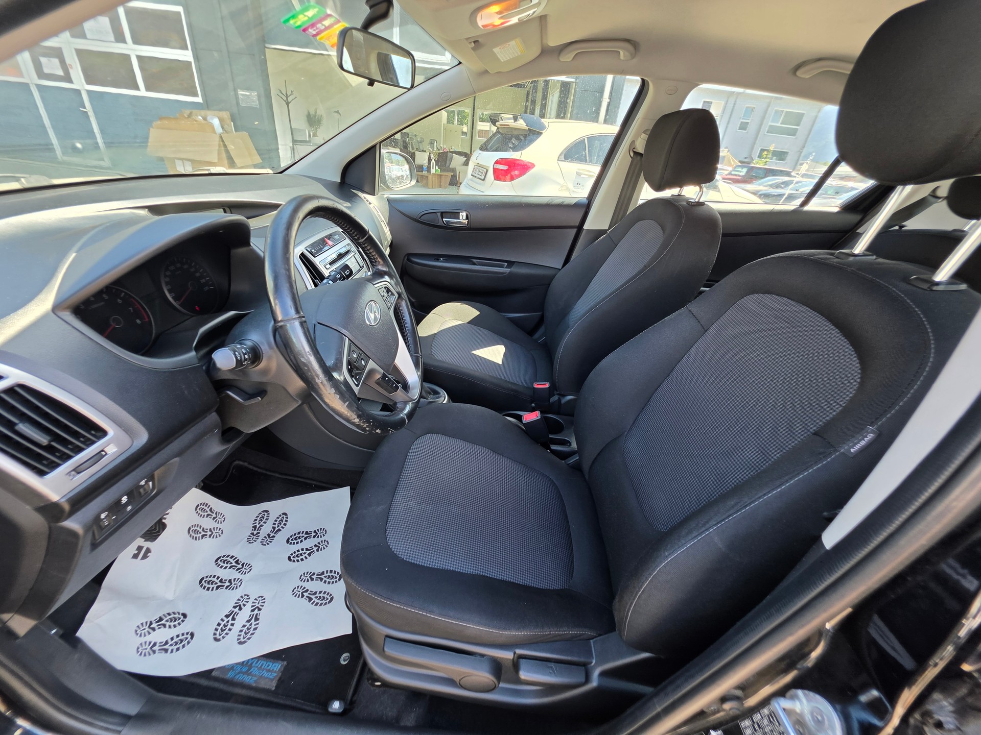 HYUNDAI i20 1.4 Premium-image-10