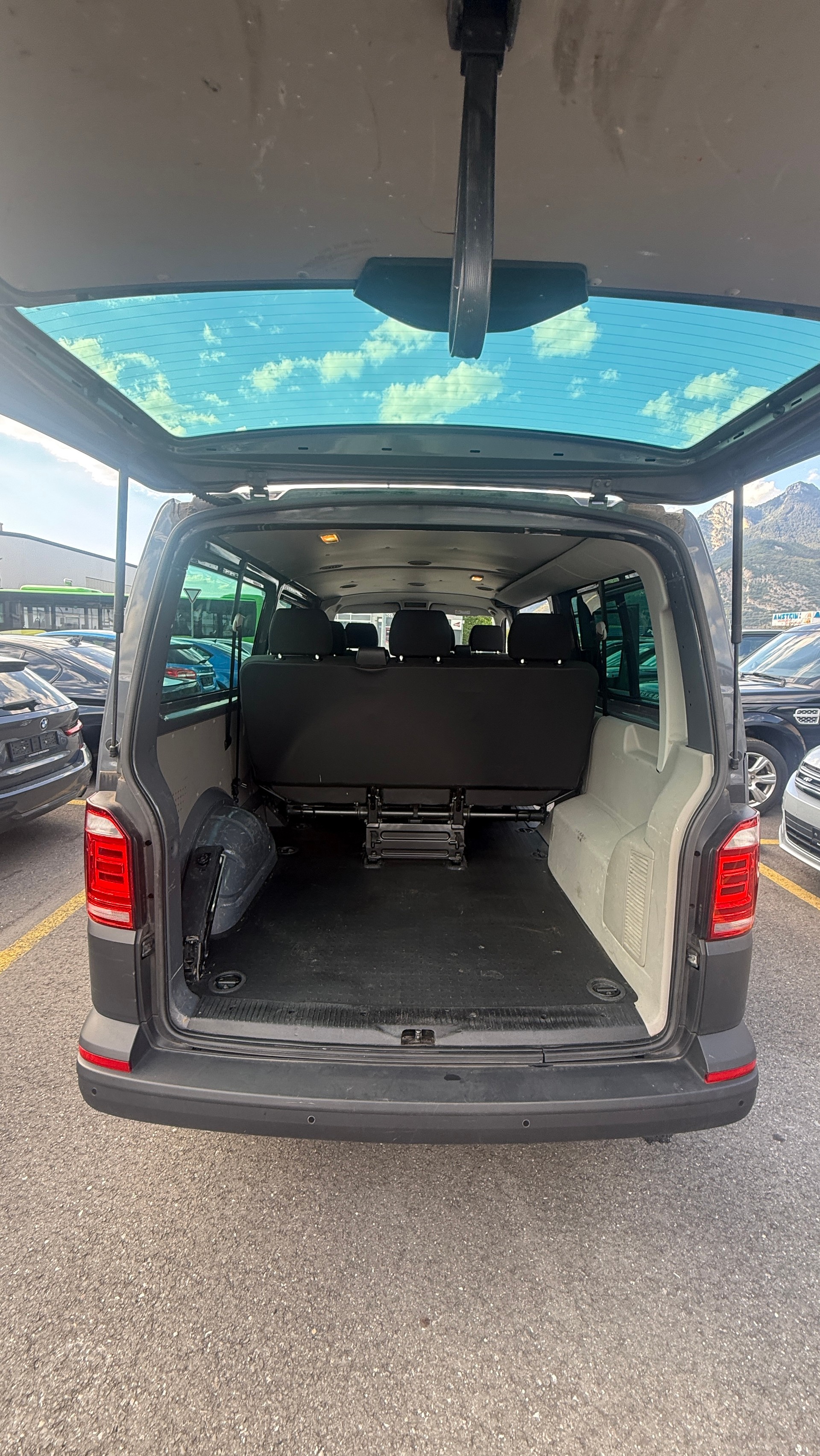 VW TRANSPORTER-image-12