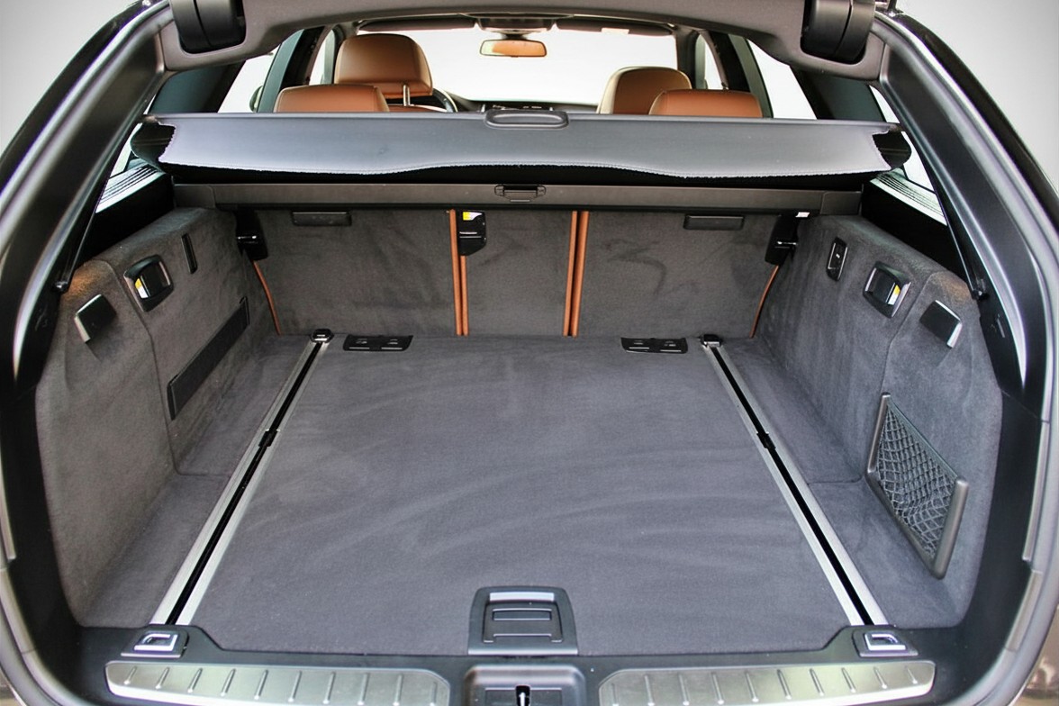 BMW 535d Touring xDrive M-Paket Platinum Sport Edition-image-15