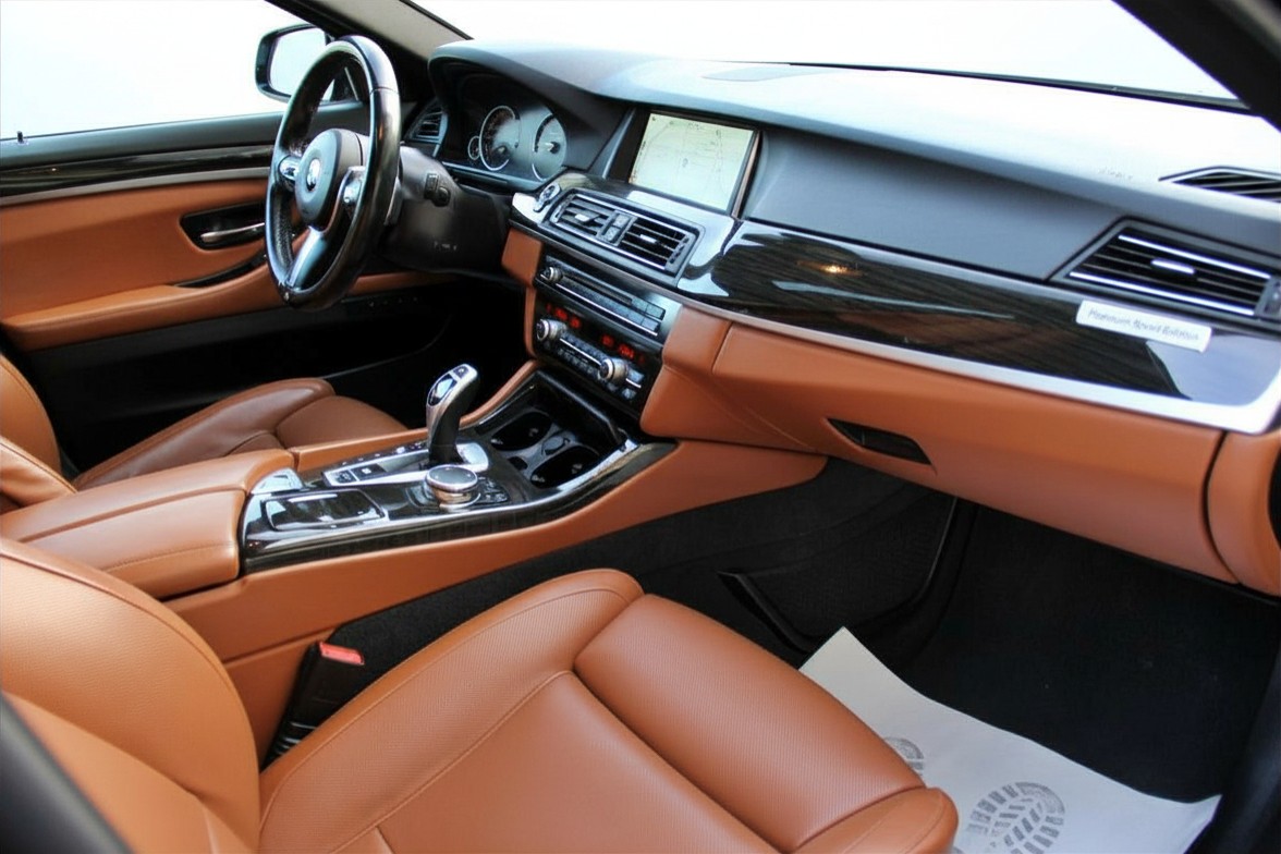 BMW 535d Touring xDrive M-Paket Platinum Sport Edition-image-12