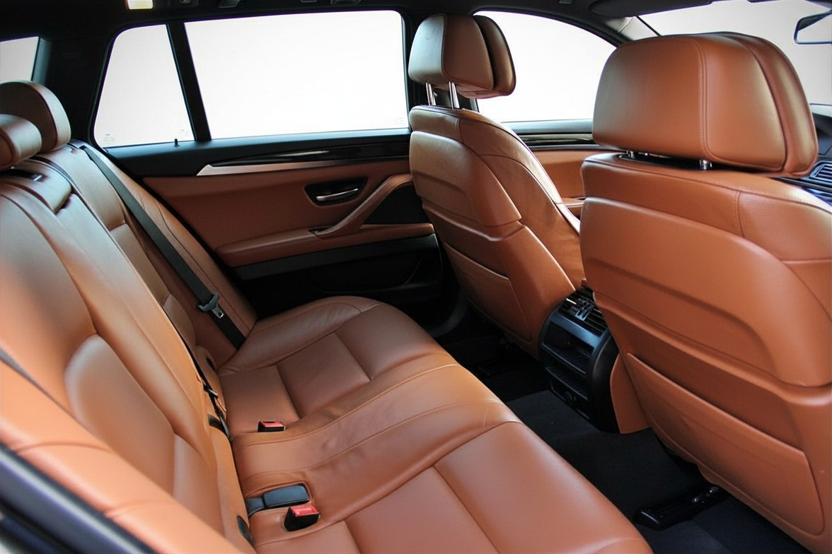 BMW 535d Touring xDrive M-Paket Platinum Sport Edition-image-11
