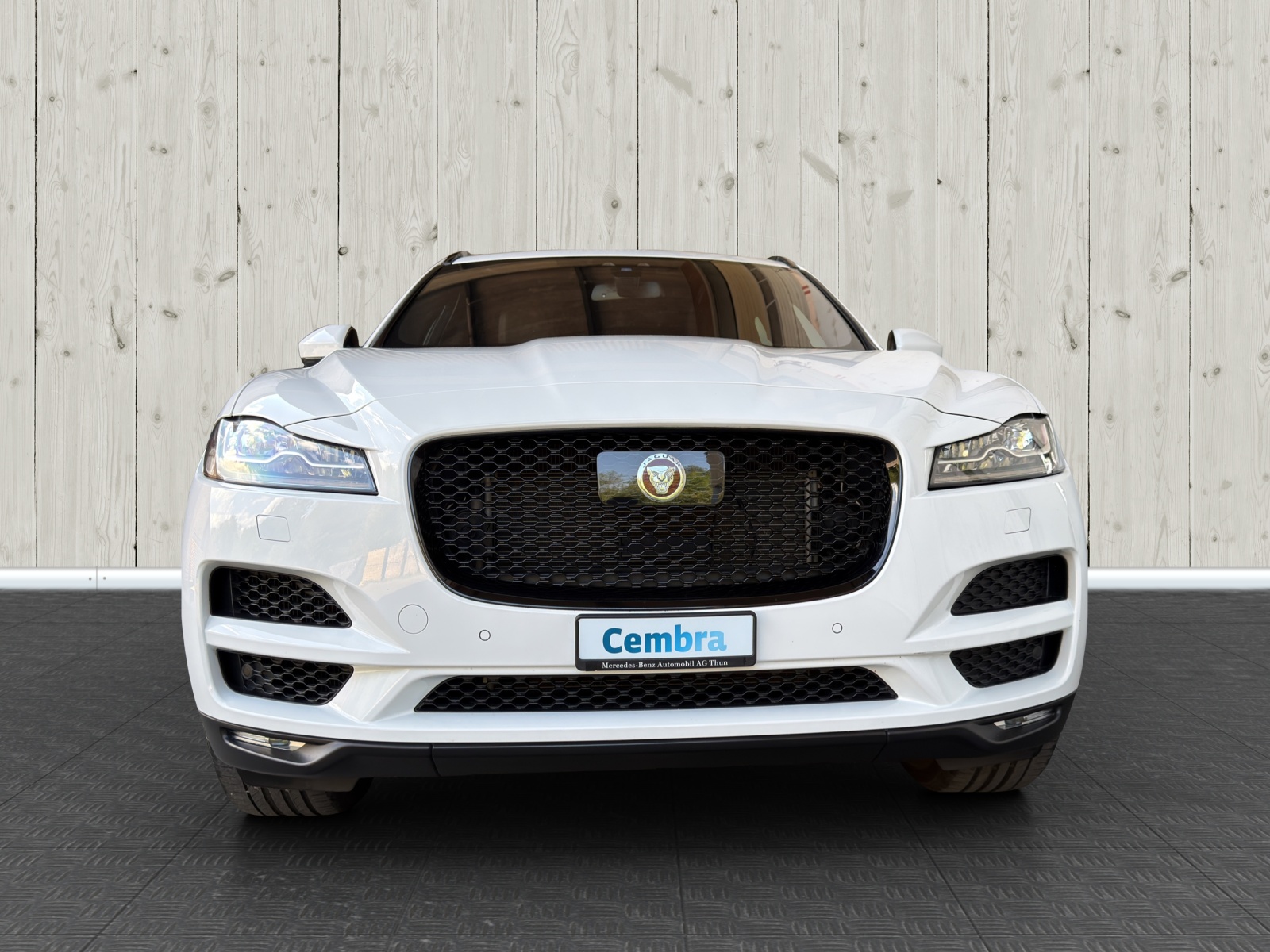 JAGUAR F-Pace 25t Prestige Advantage AWD Automatik-image-1