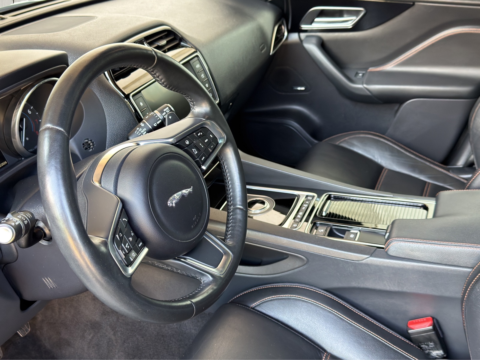 JAGUAR F-Pace 25t Prestige Advantage AWD Automatik-image-10