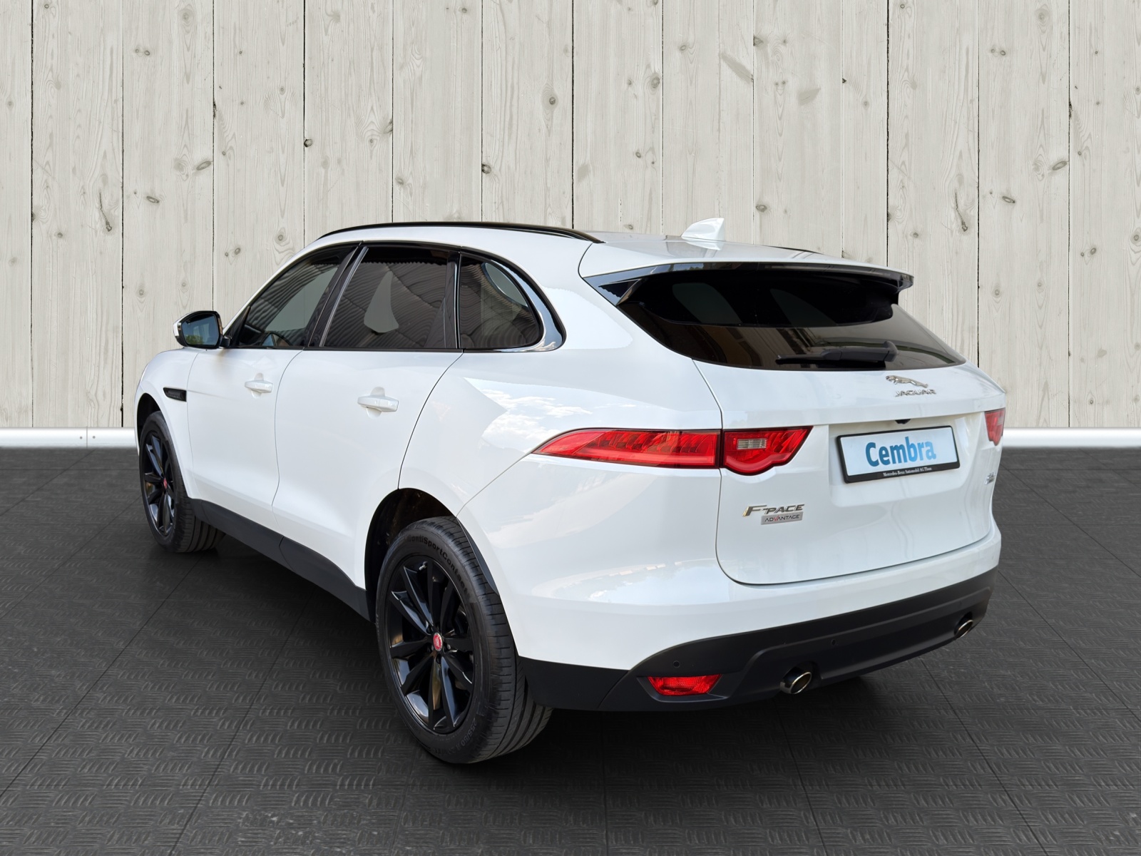 JAGUAR F-Pace 25t Prestige Advantage AWD Automatik-image-4