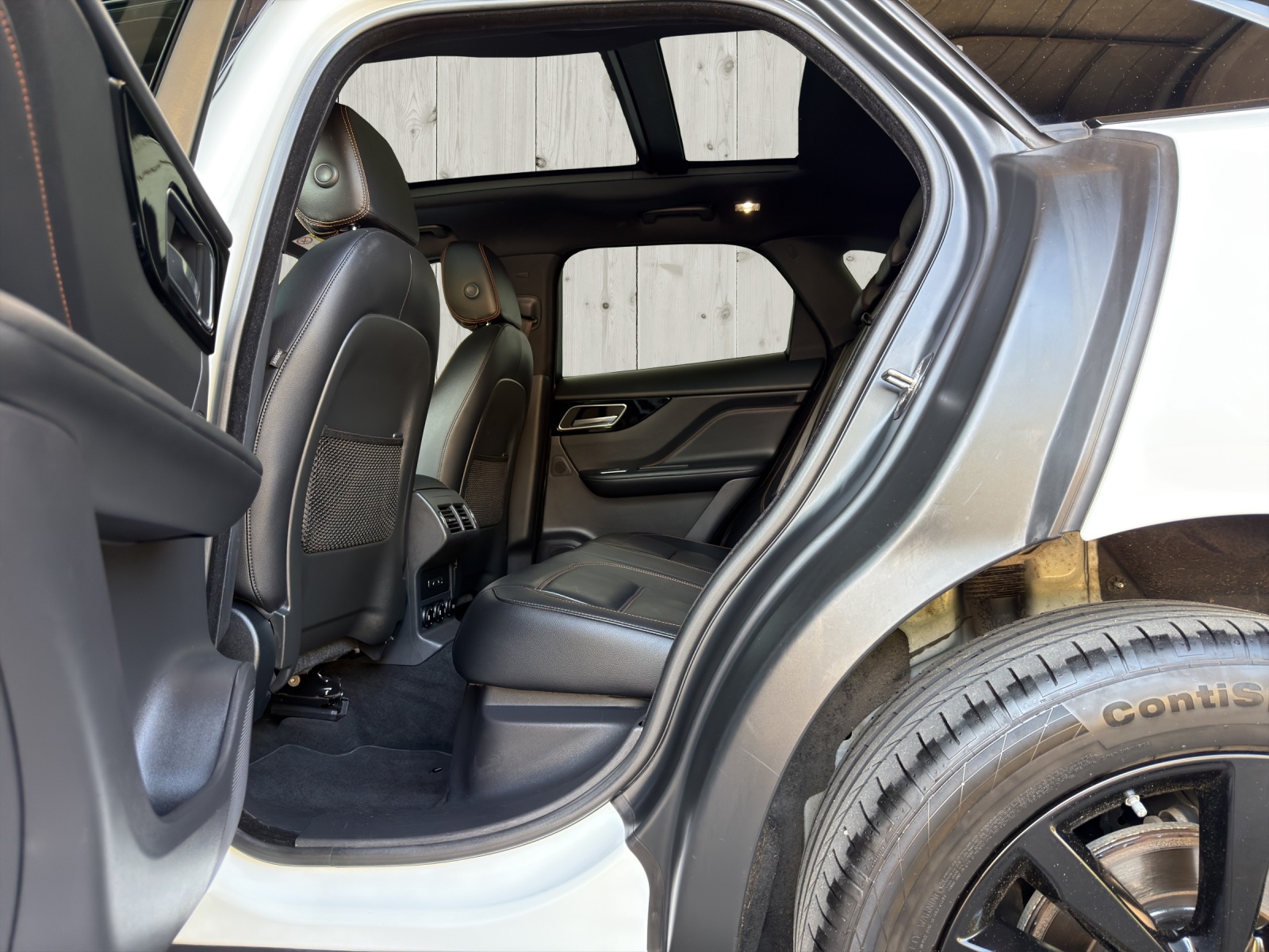 JAGUAR F-Pace 25t Prestige Advantage AWD Automatik-image-12