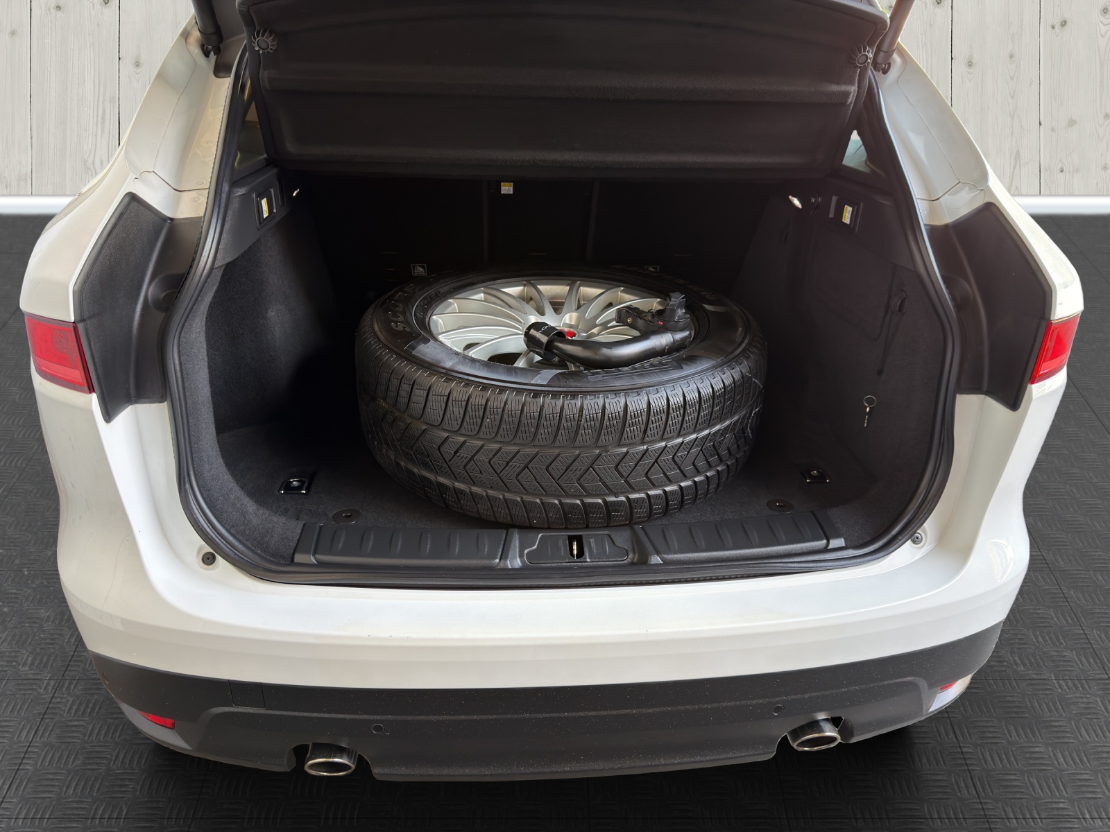 JAGUAR F-Pace 25t Prestige Advantage AWD Automatik-image-13