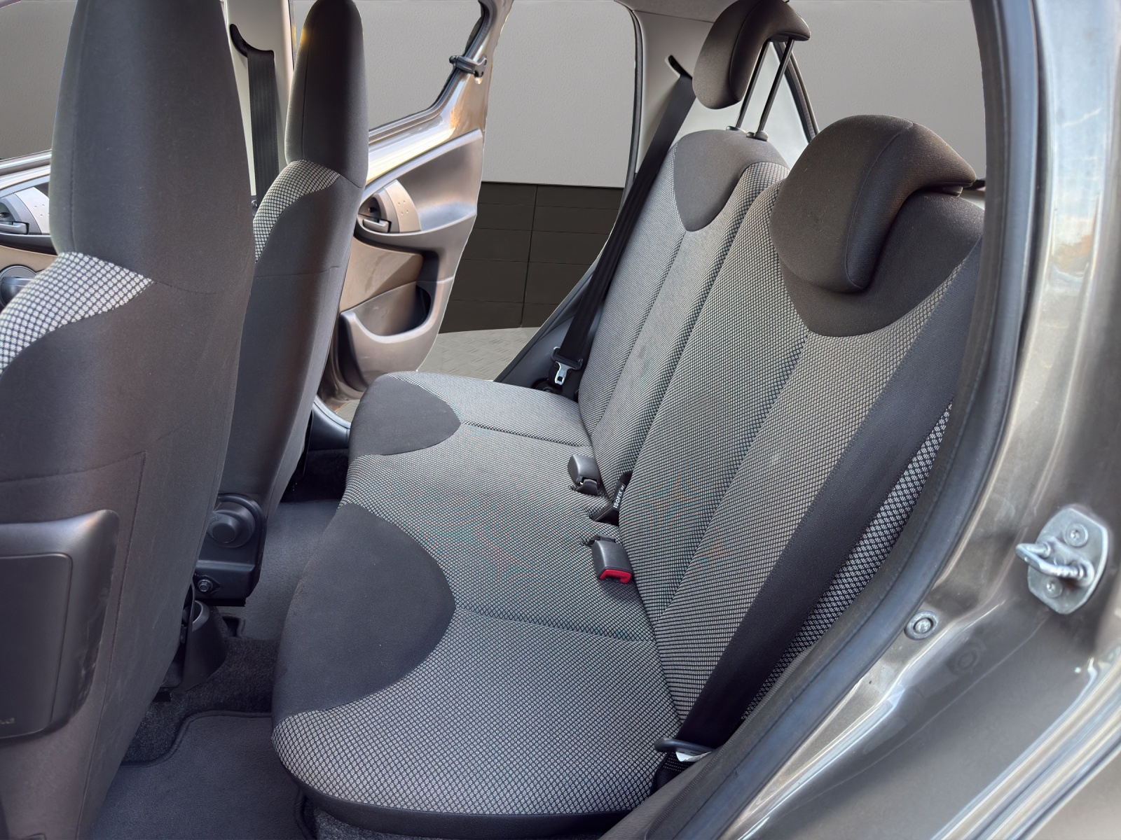 TOYOTA Aygo 1.0 VVT-i Luna-image-12