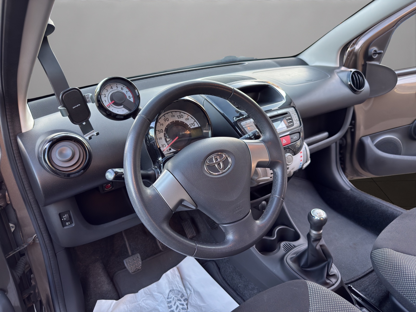 TOYOTA Aygo 1.0 VVT-i Luna-image-9