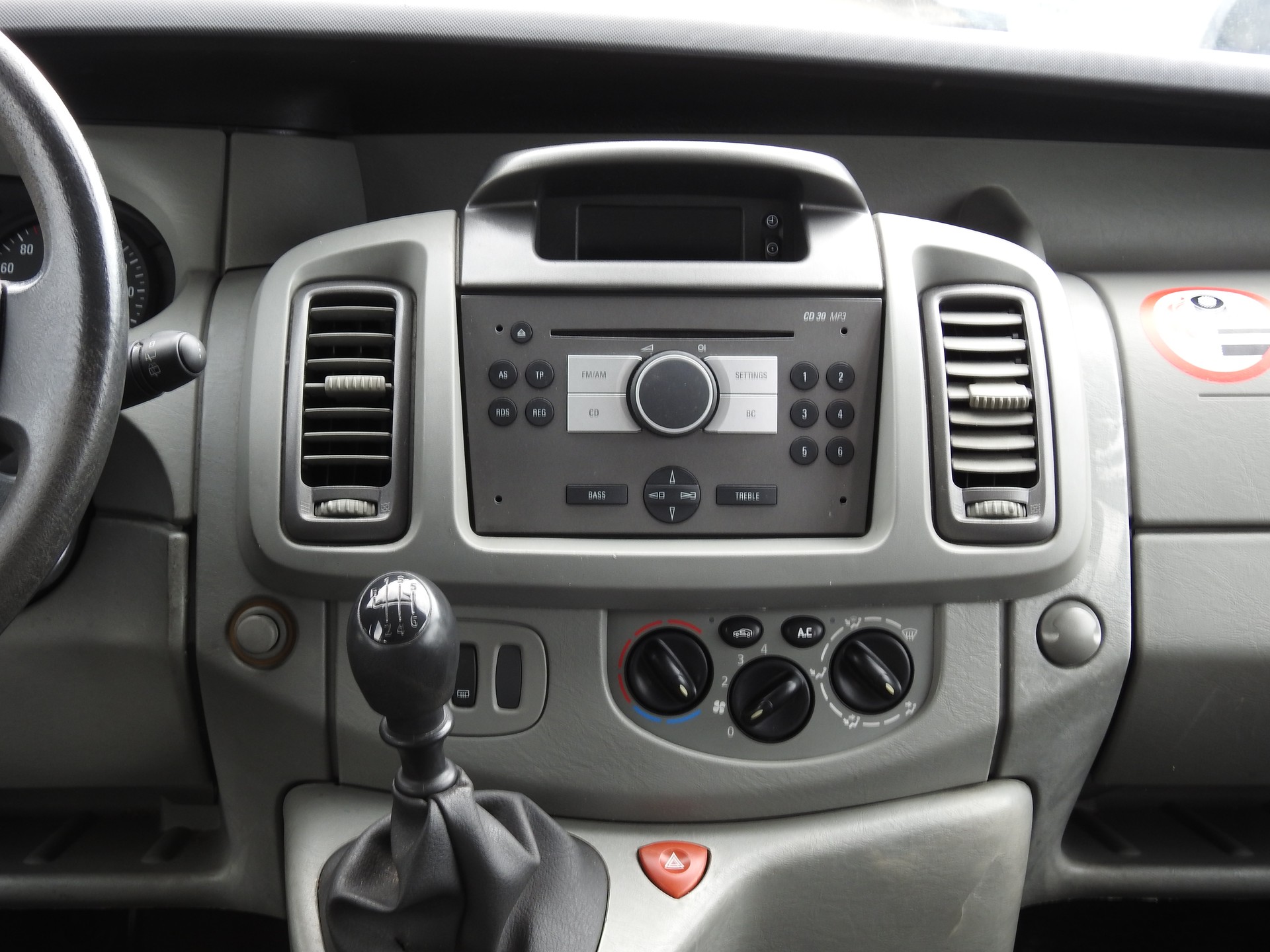 OPEL Vivaro 2.0 CDTI 2.7t L1H1-image-17