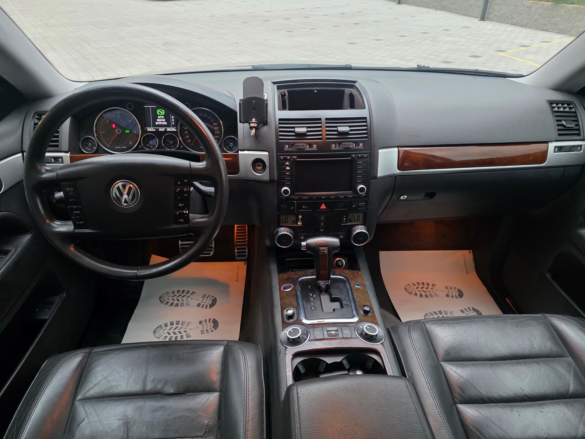 VW Touareg 5.0 TDI V10 Automatic-image-9