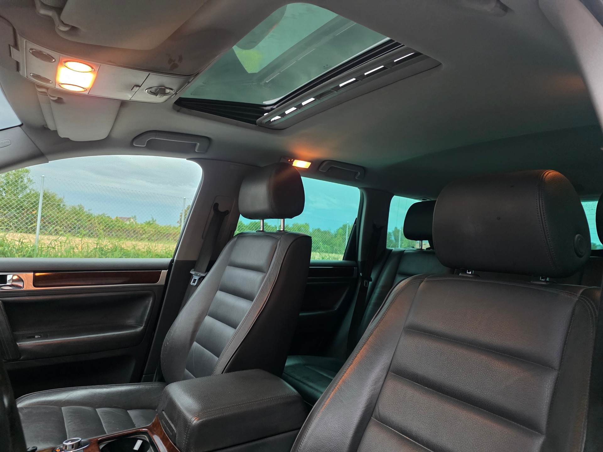 VW Touareg 5.0 TDI V10 Automatic-image-12
