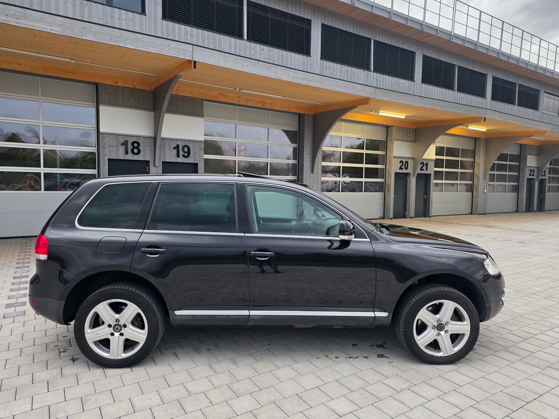 VW Touareg 5.0 TDI V10 Automatic-image-7