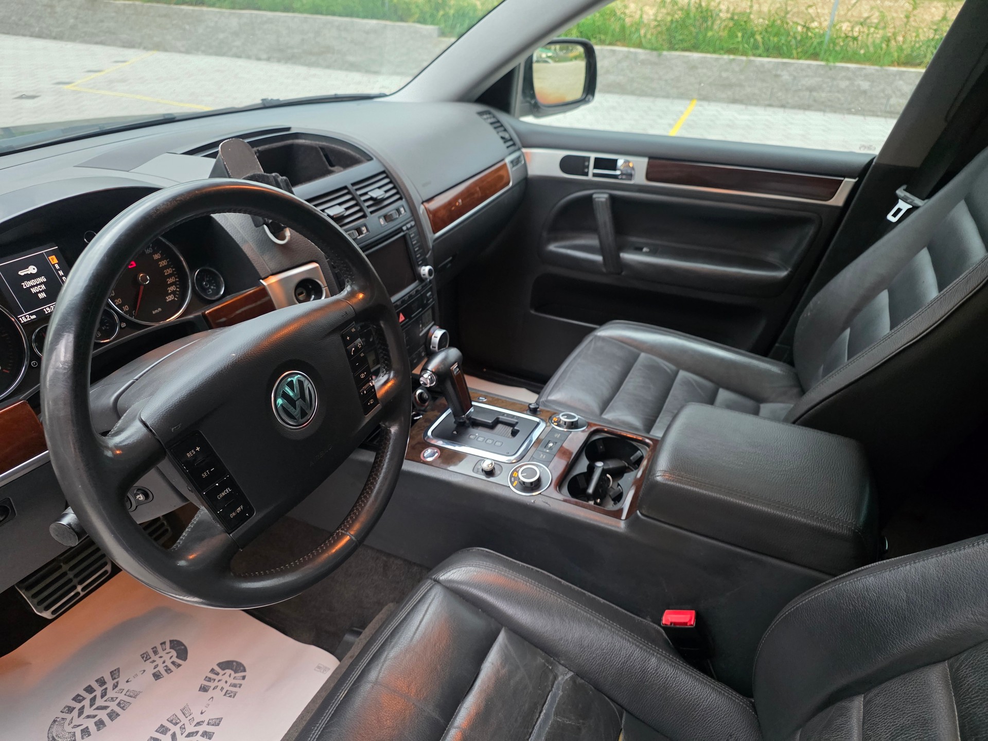 VW Touareg 5.0 TDI V10 Automatic-image-10