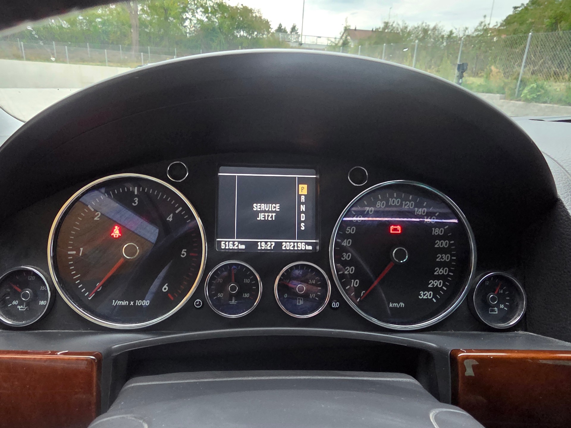 VW Touareg 5.0 TDI V10 Automatic-image-13
