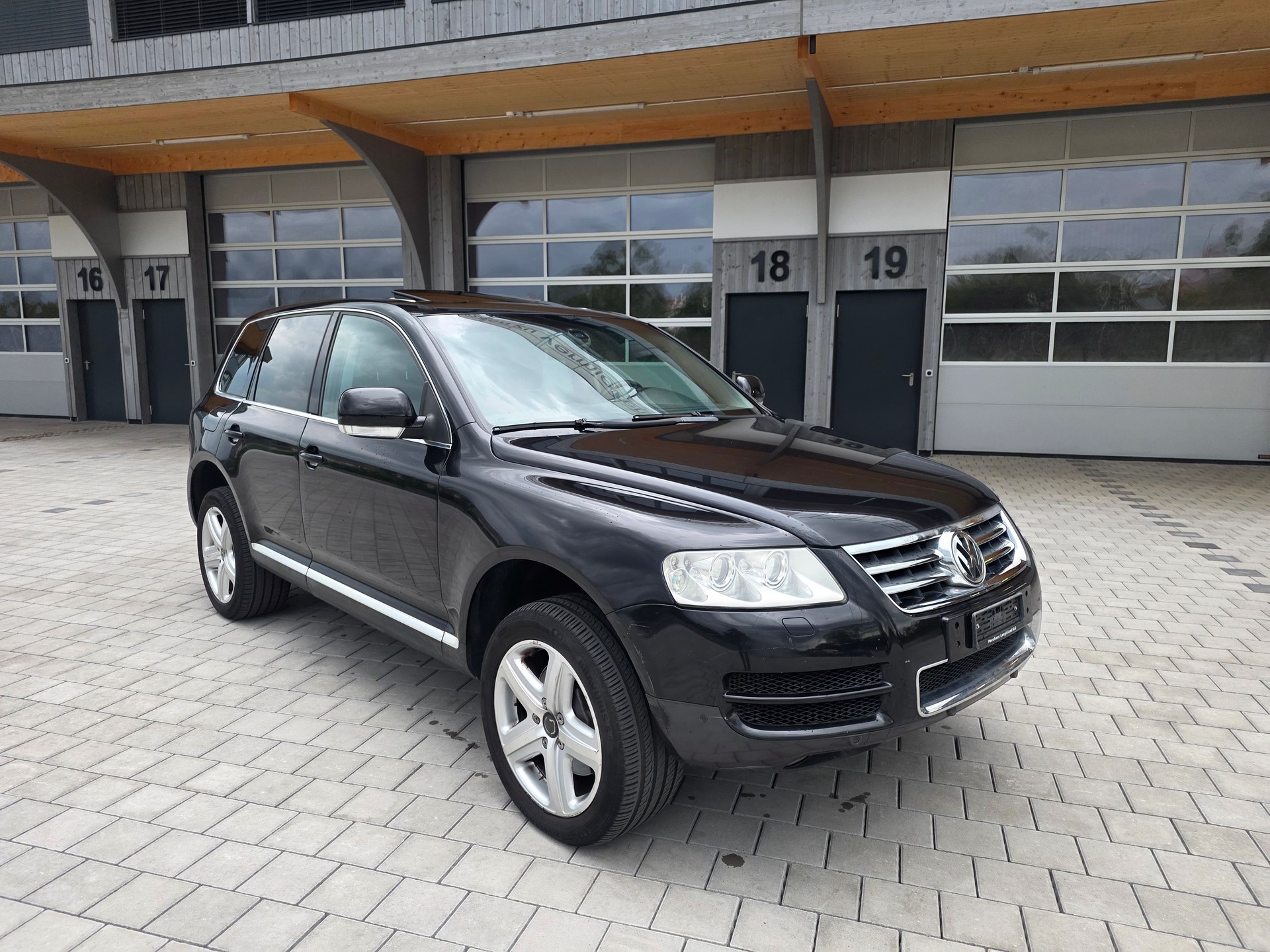VW Touareg 5.0 TDI V10 Automatic-image-2