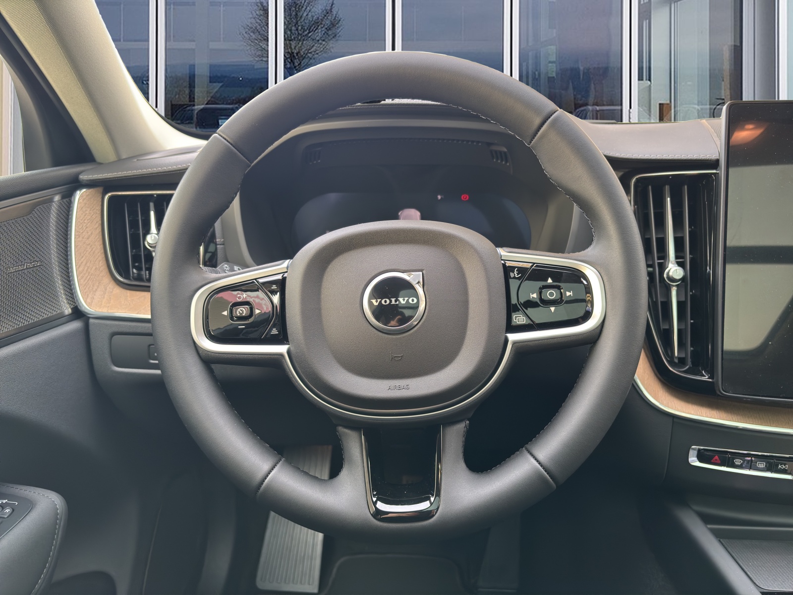 VOLVO XC60 2.0 B5 MH Ultra Dark AWD-image-10