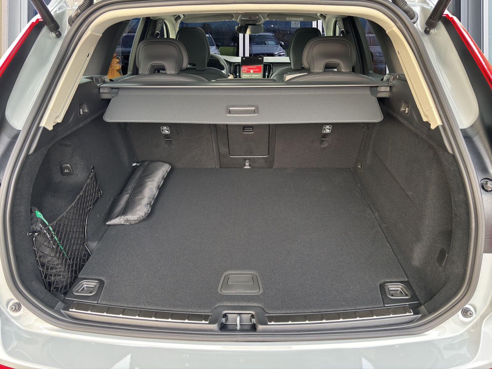 VOLVO XC60 2.0 B5 MH Ultra Dark AWD-image-6