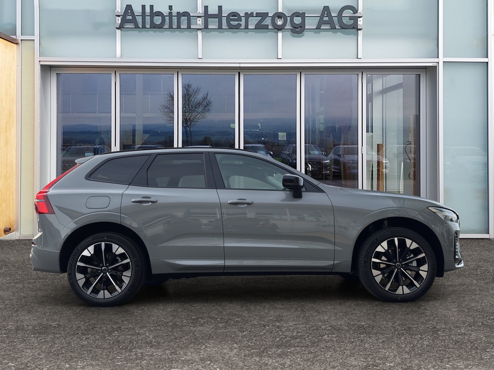 VOLVO XC60 2.0 B5 MH Ultra Dark AWD-image-4
