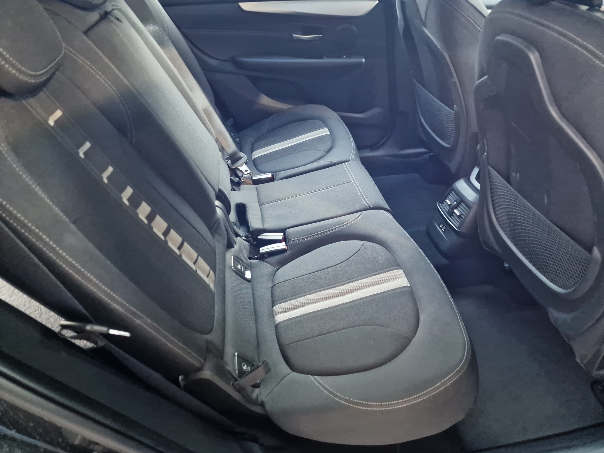 BMW 218d xDrive Gran Tourer Steptronic Sport Line-image-8