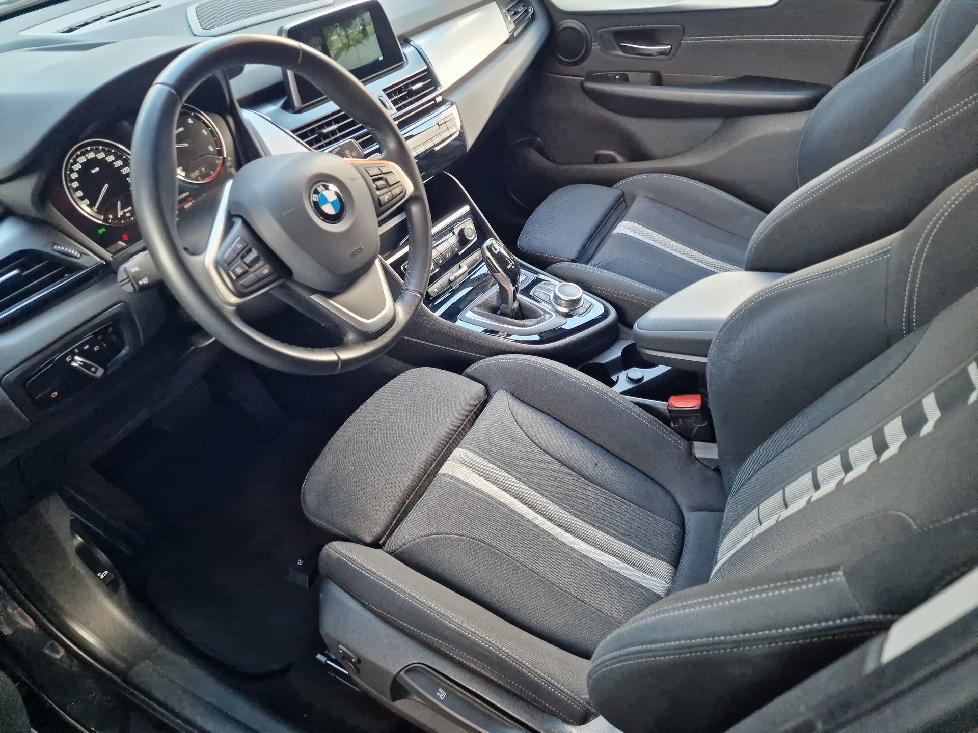 BMW 218d xDrive Gran Tourer Steptronic Sport Line-image-6