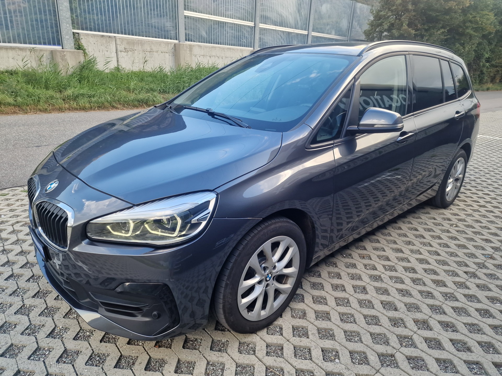 BMW 218d xDrive Gran Tourer Steptronic Sport Line-image-2