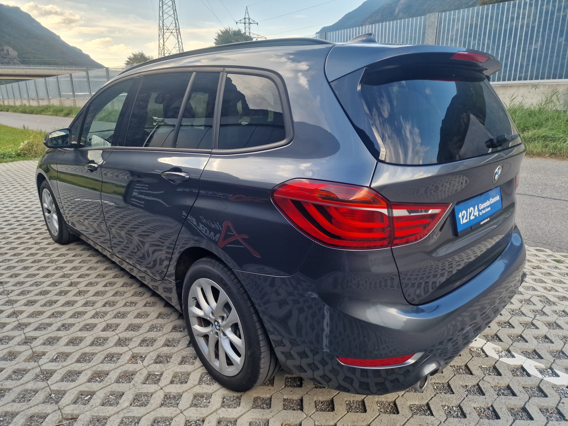 BMW 218d xDrive Gran Tourer Steptronic Sport Line-image-4