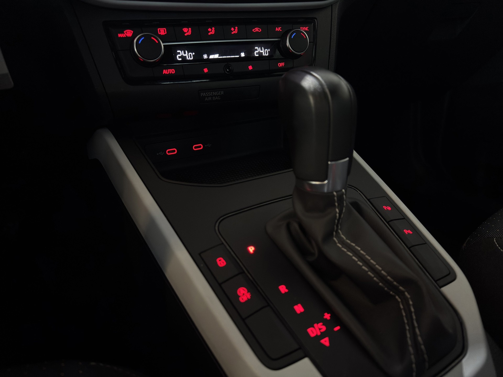 SEAT Arona 1.0 TSI Eco Move DSG "Navi-Digital Cockpit"-image-13