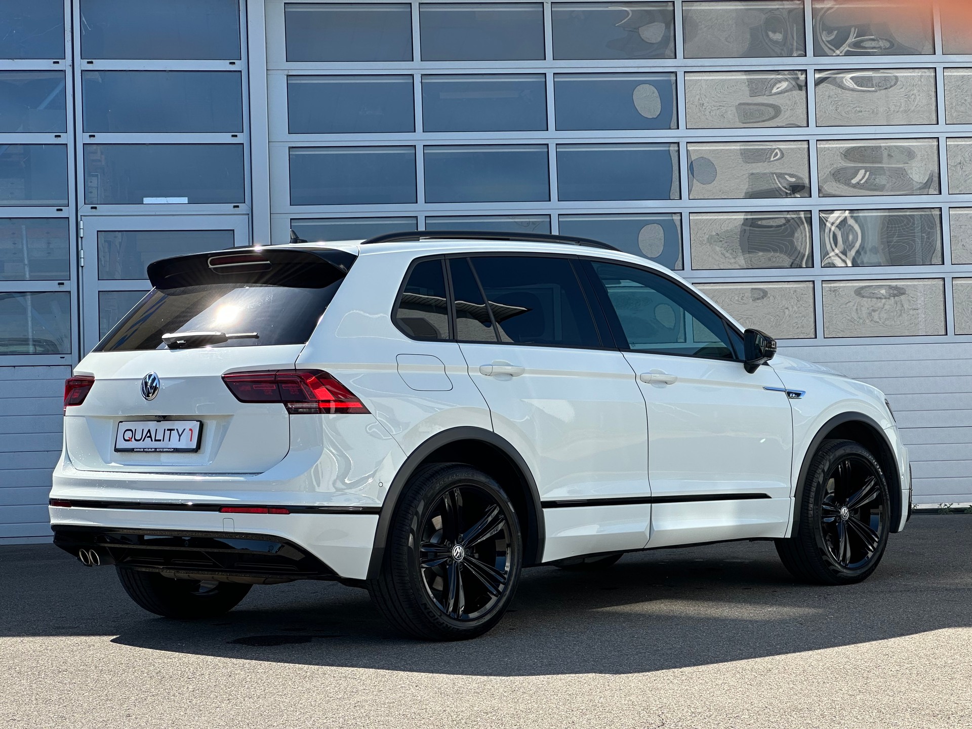 VW Tiguan 2.0TSI R-Line 4Motion DSG-image-1