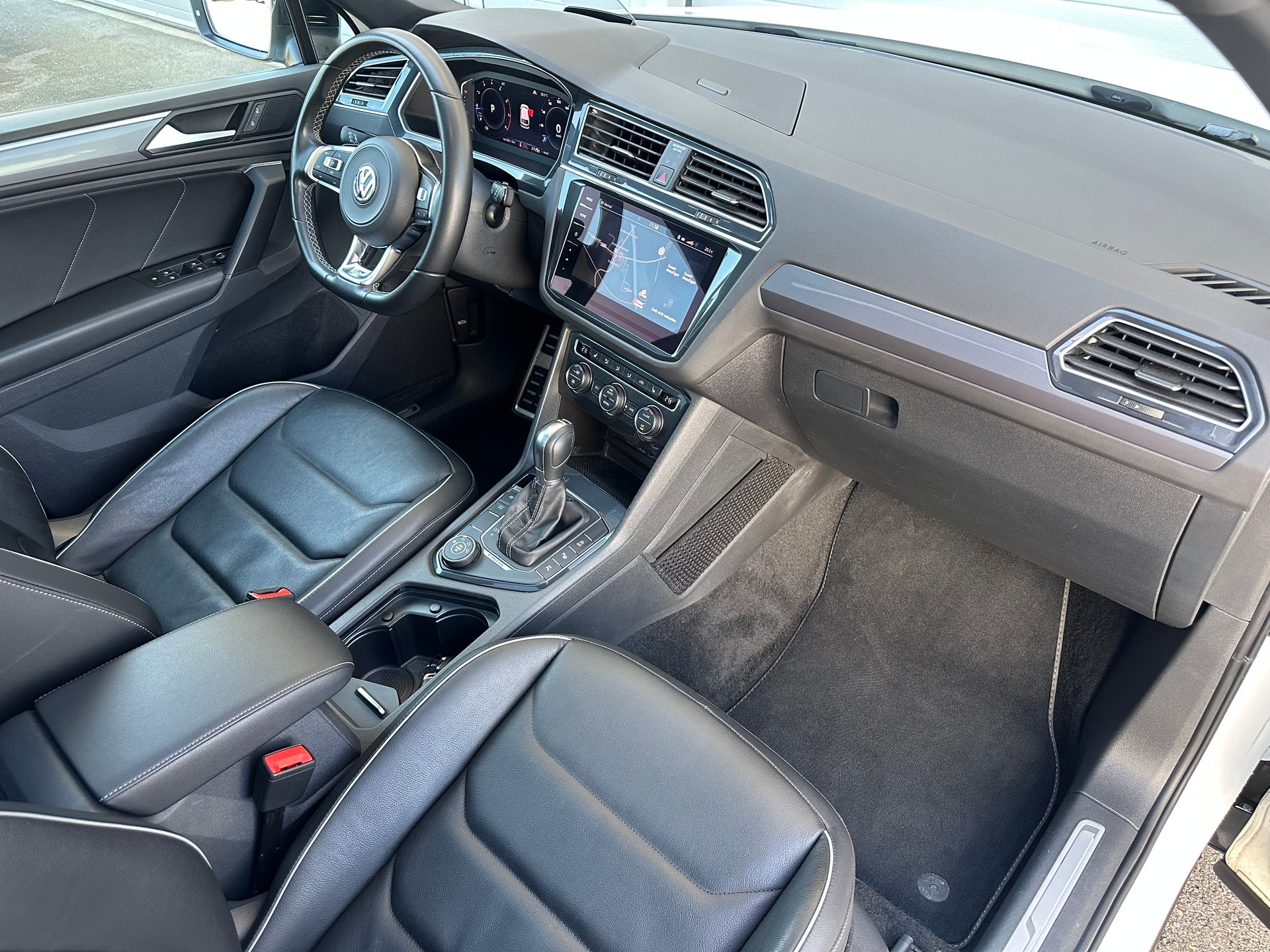 VW Tiguan 2.0TSI R-Line 4Motion DSG-image-8