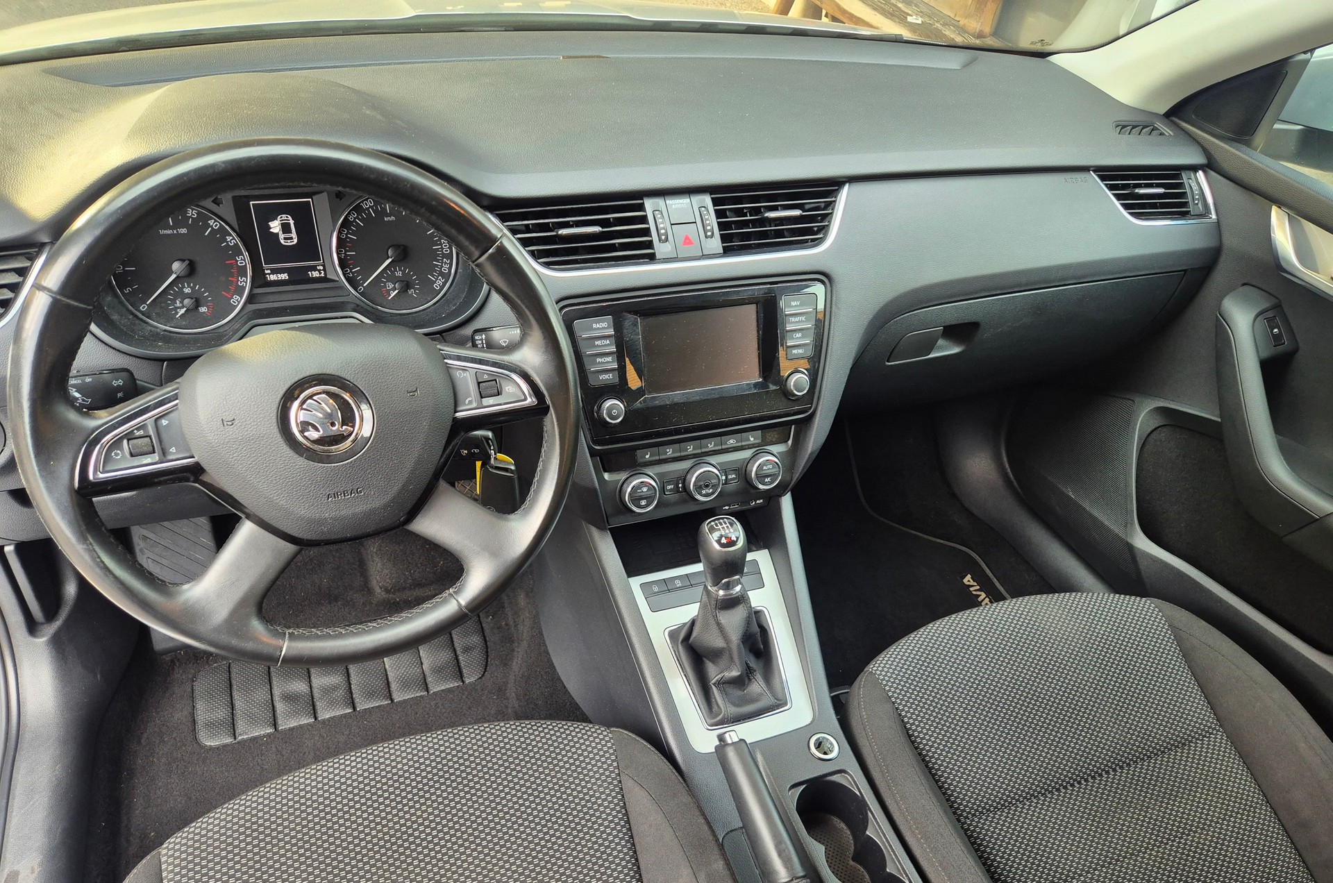 SKODA Octavia Combi 1.6 TDI Ambition 4x4-image-5
