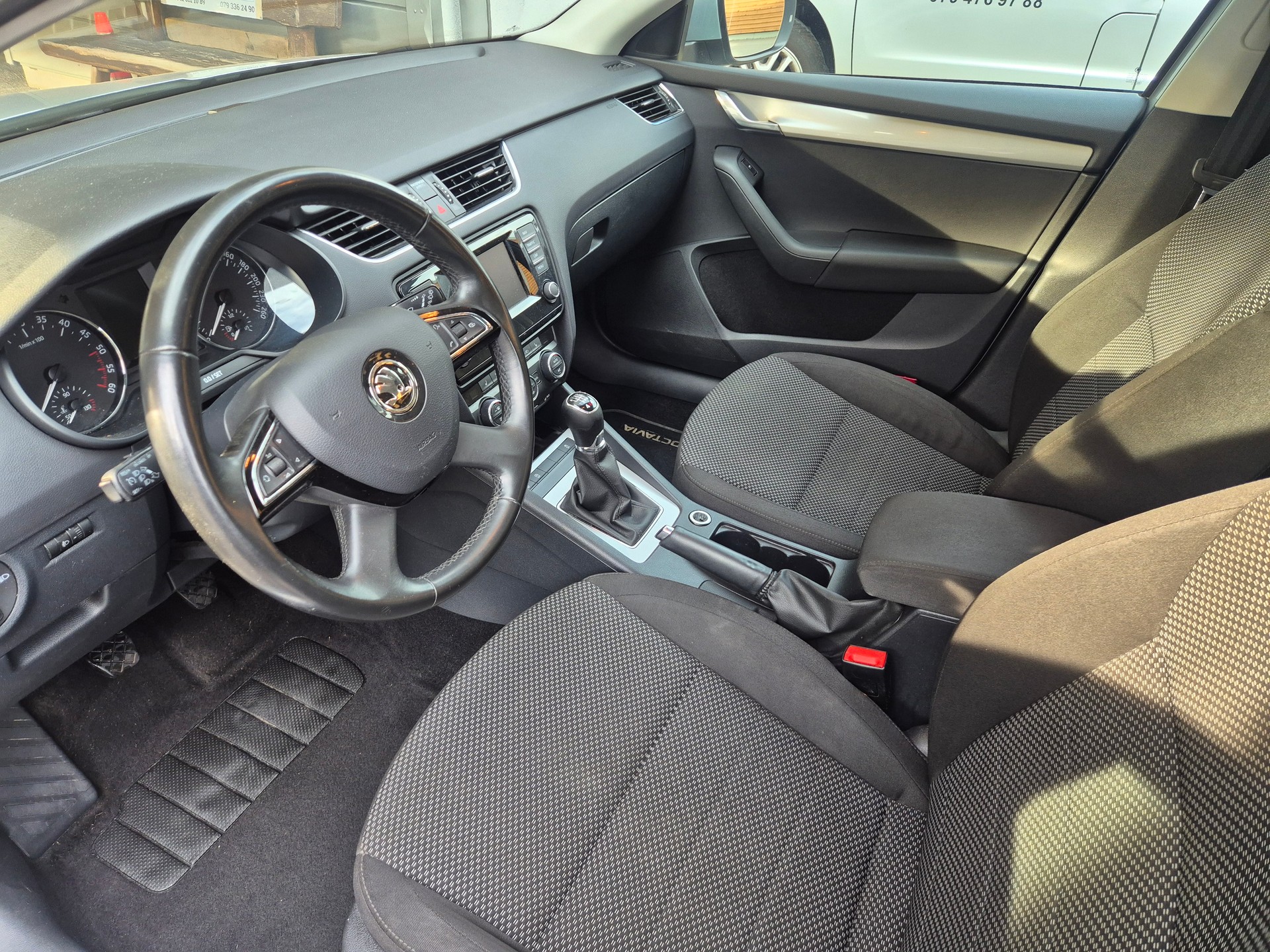 SKODA Octavia Combi 1.6 TDI Ambition 4x4-image-6