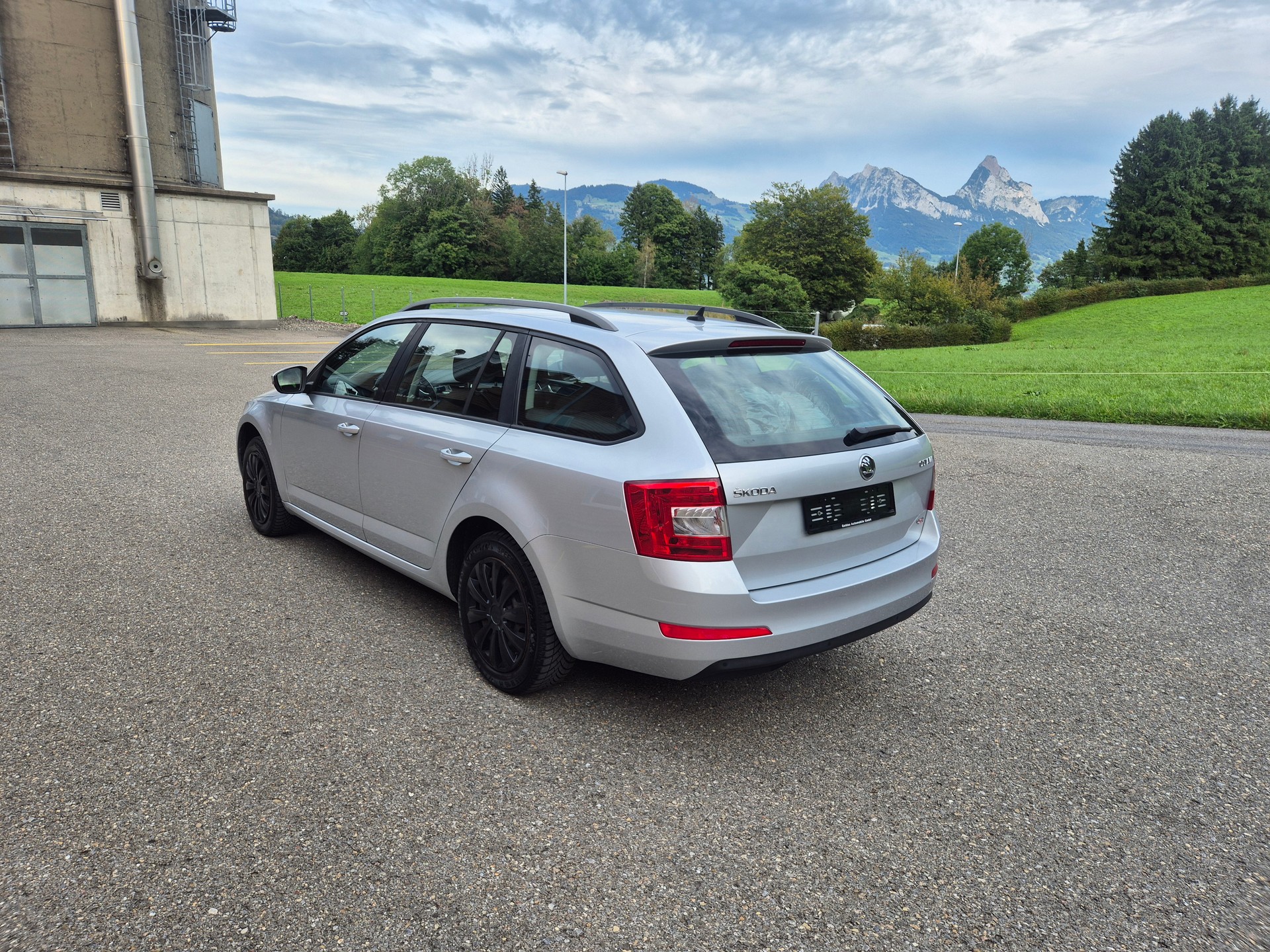 SKODA Octavia Combi 1.6 TDI Ambition 4x4-image-2