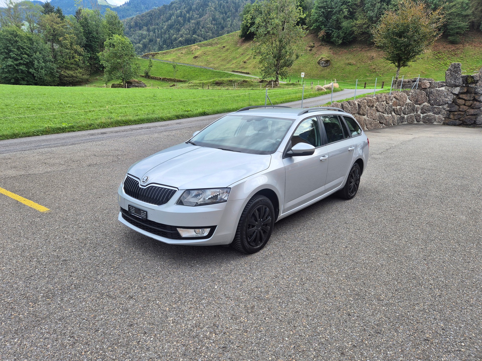 SKODA Octavia Combi 1.6 TDI Ambition 4x4-image-0