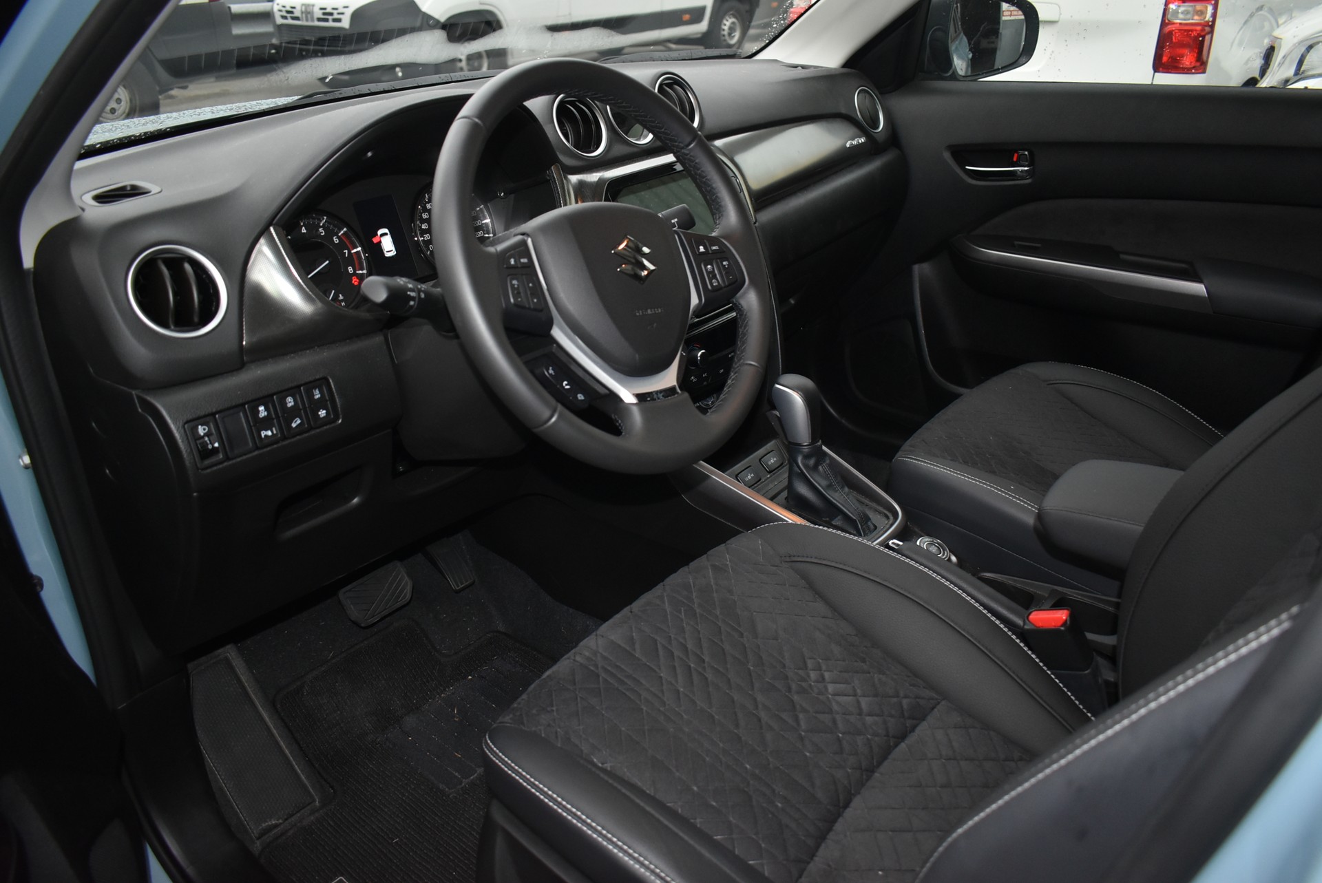 SUZUKI Vitara 1.4 Boosterjet Black Edition Top 4x4 Hybrid Automatic-image-11