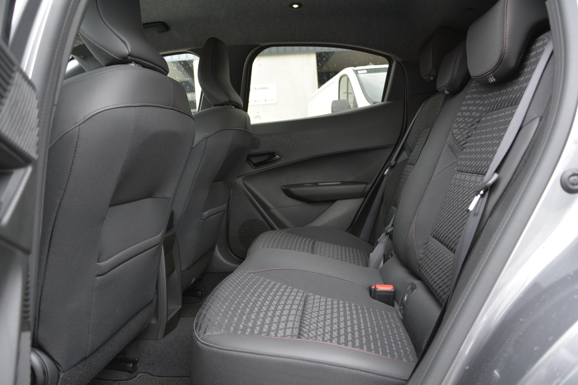 RENAULT CLIO techno full hybrid E-Tech 160-image-6