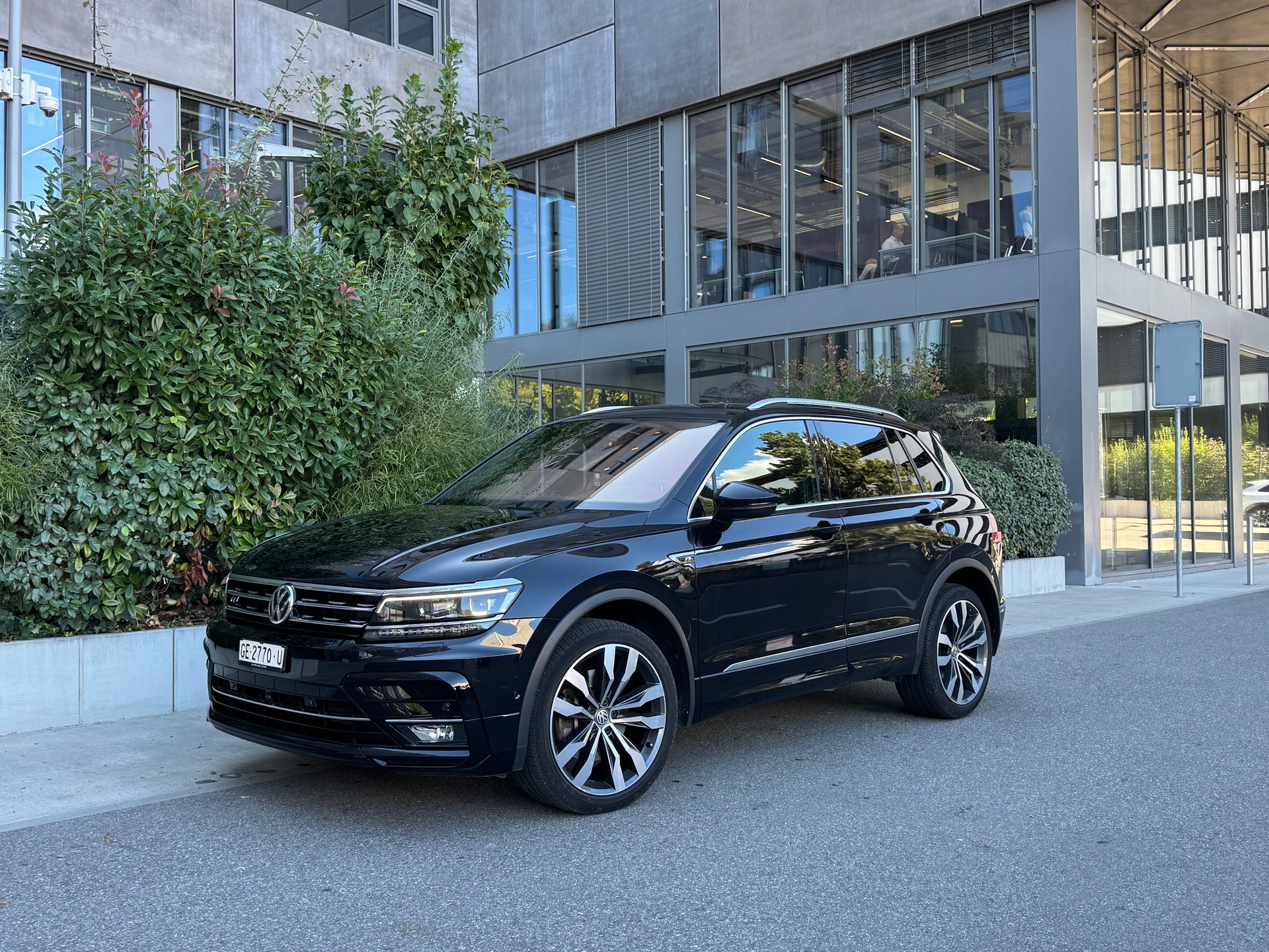 VW Tiguan 2.0TSI R-LINE 4Motion DSG-image-0