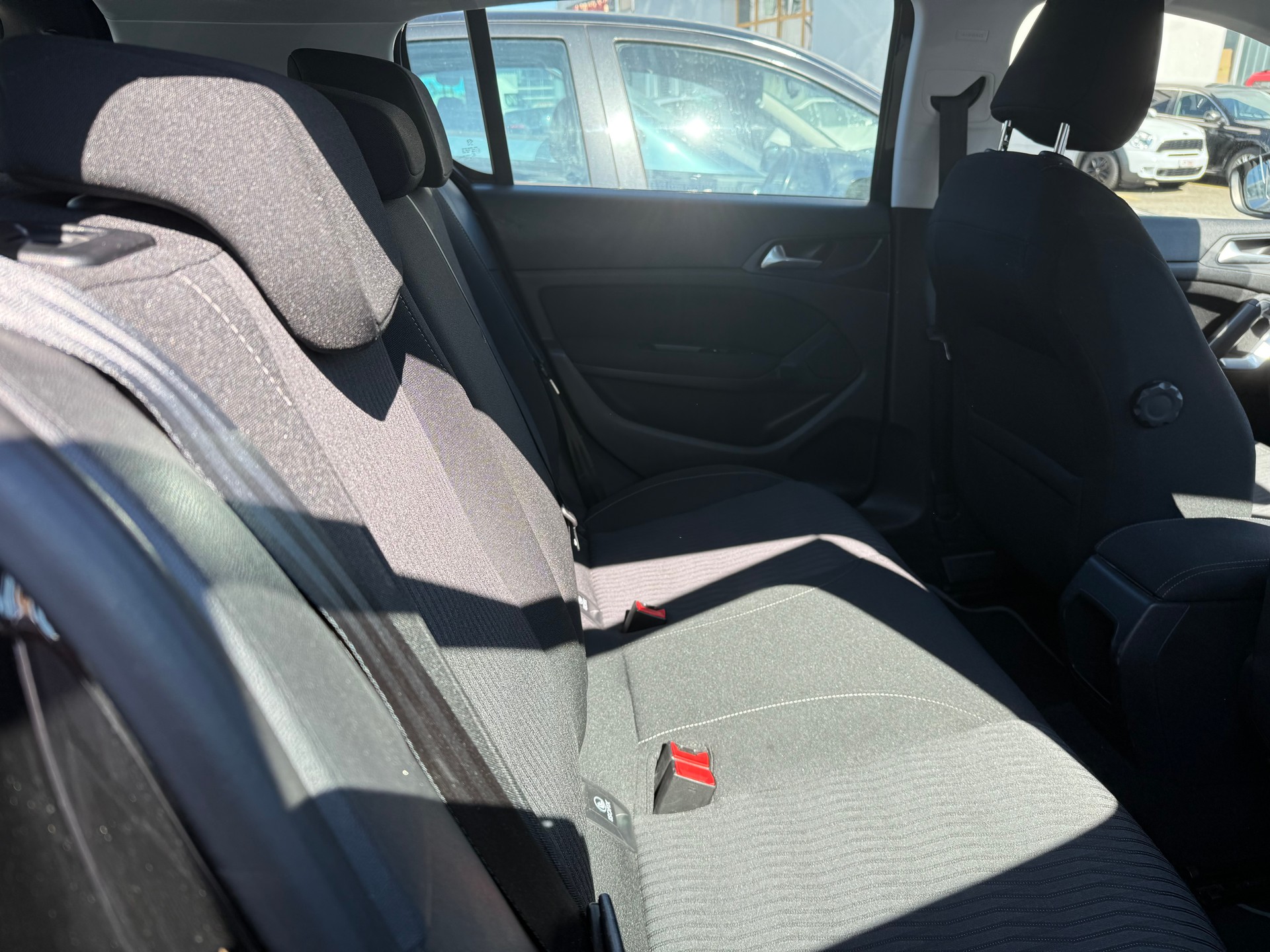 PEUGEOT 308 1.2 THP Allure-image-10