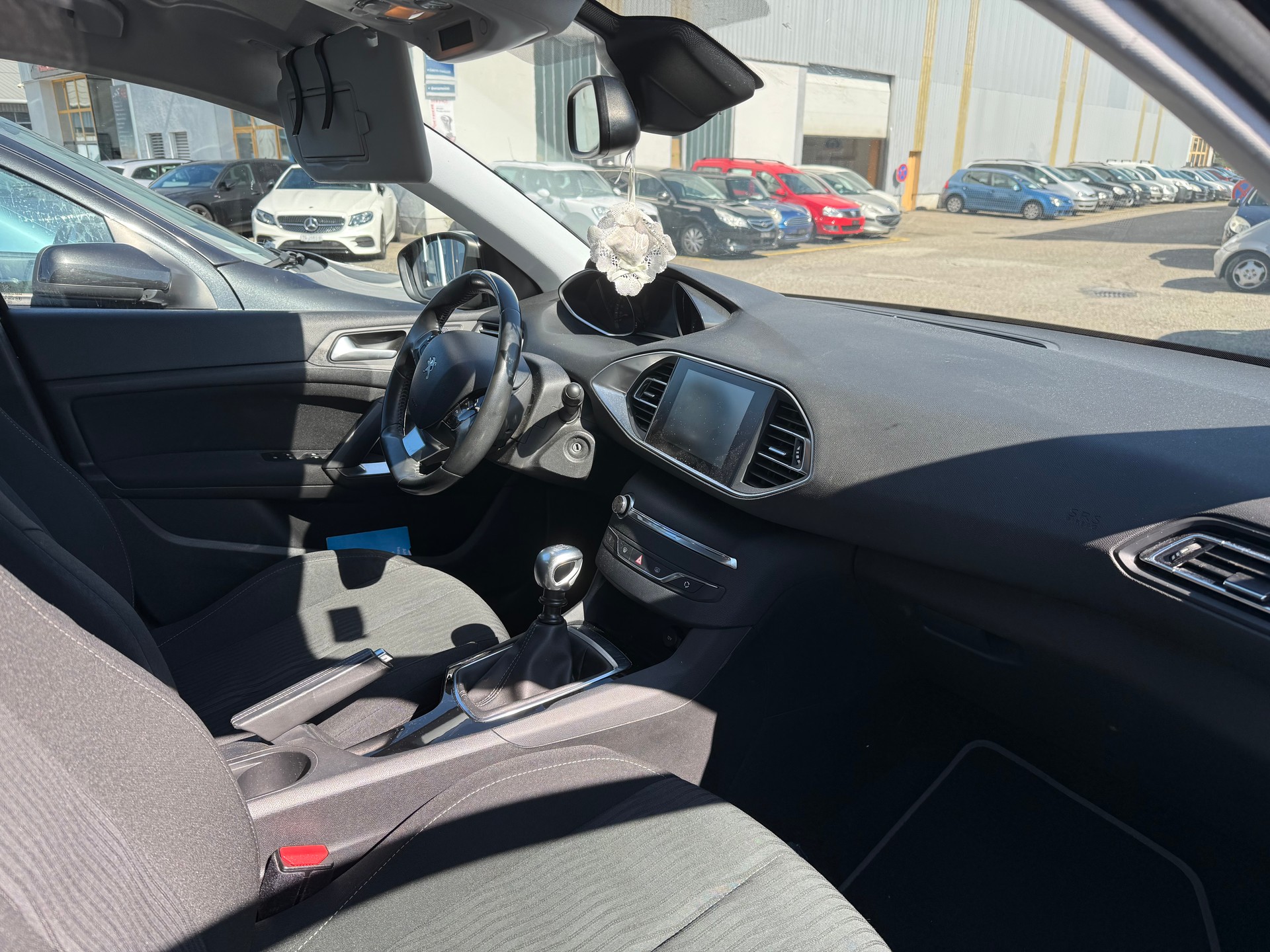PEUGEOT 308 1.2 THP Allure-image-4