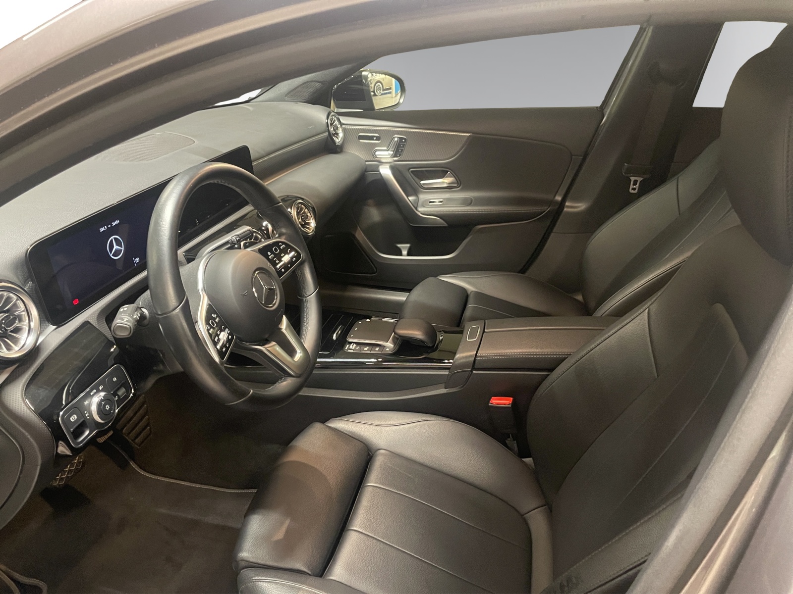 MERCEDES-BENZ A 180 Night Star 7G-DCT-image-8
