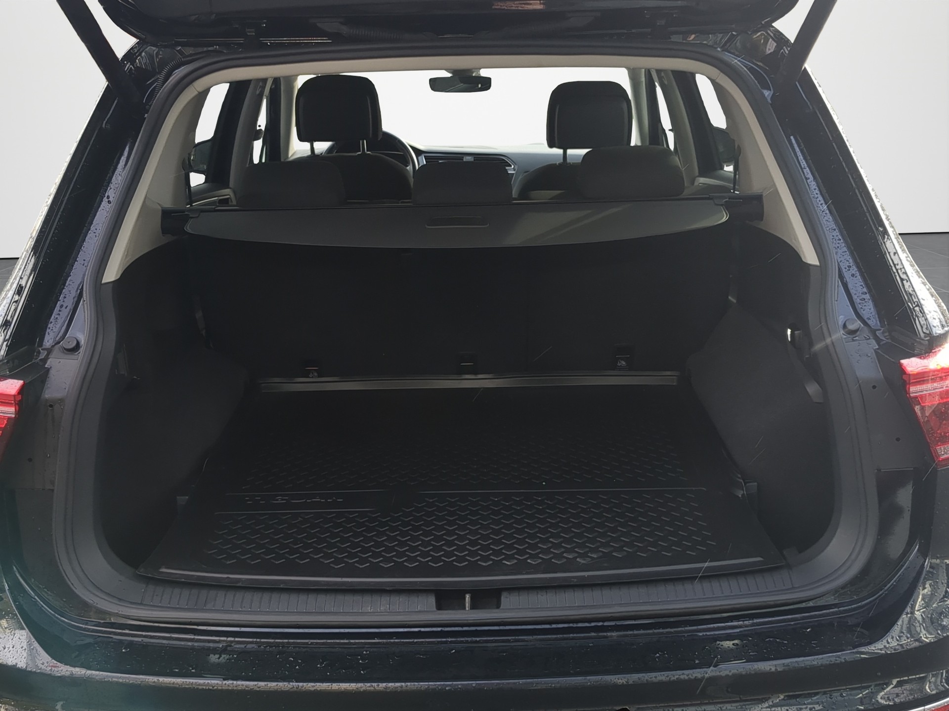 VW Tiguan Allspace 2.0TSI Elegance 4Motion DSG-image-12
