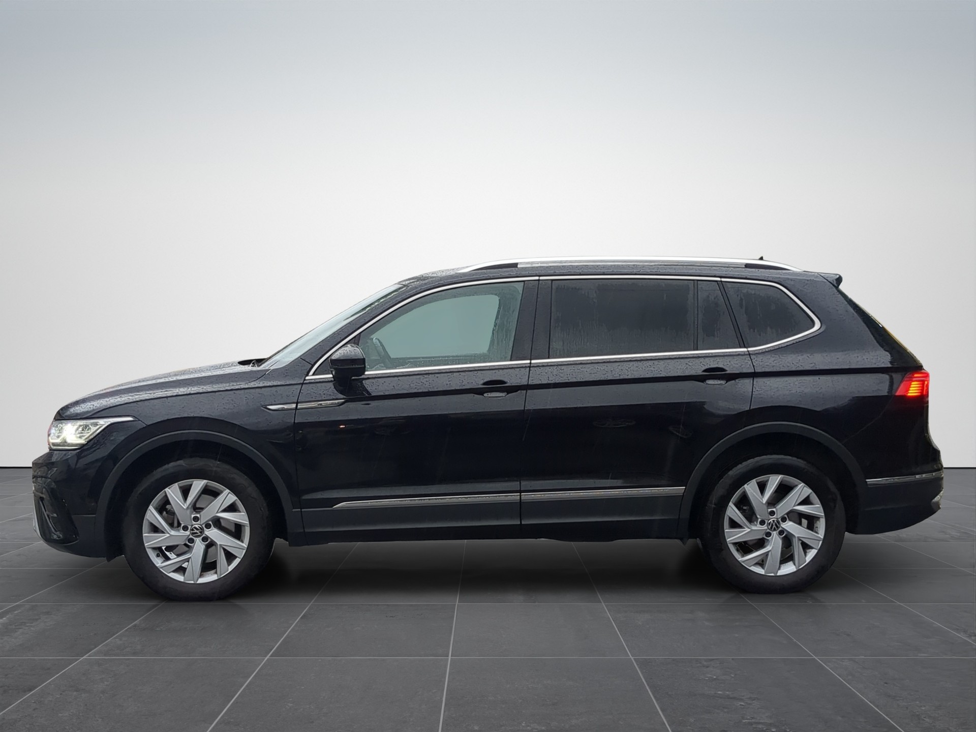 VW Tiguan Allspace 2.0TSI Elegance 4Motion DSG-image-1