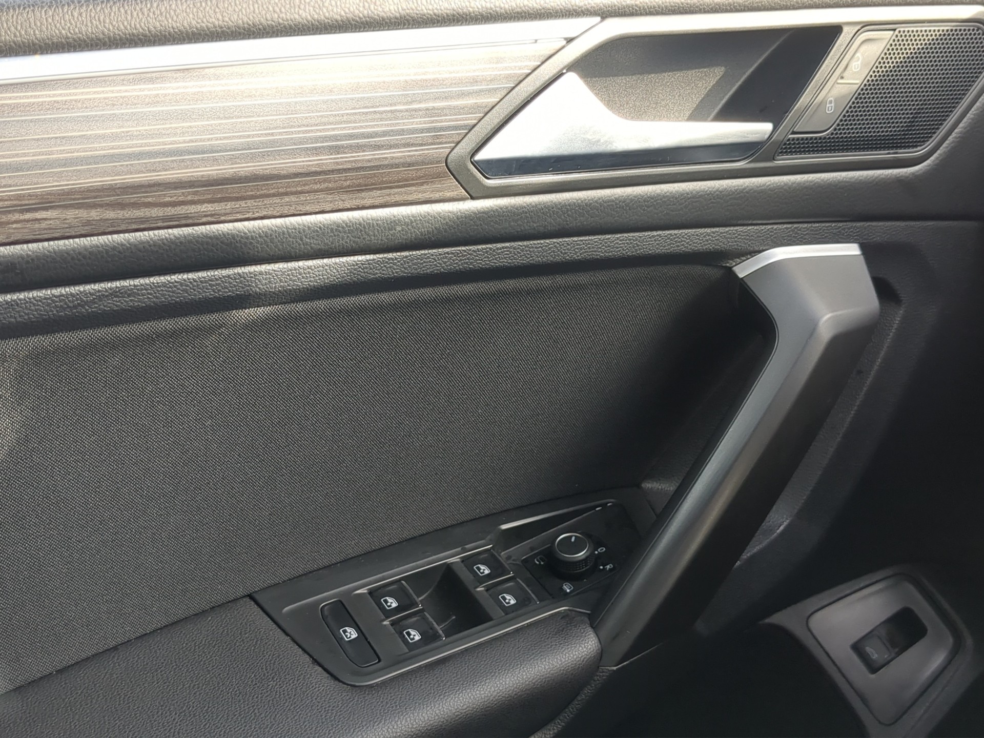 VW Tiguan Allspace 2.0TSI Elegance 4Motion DSG-image-4