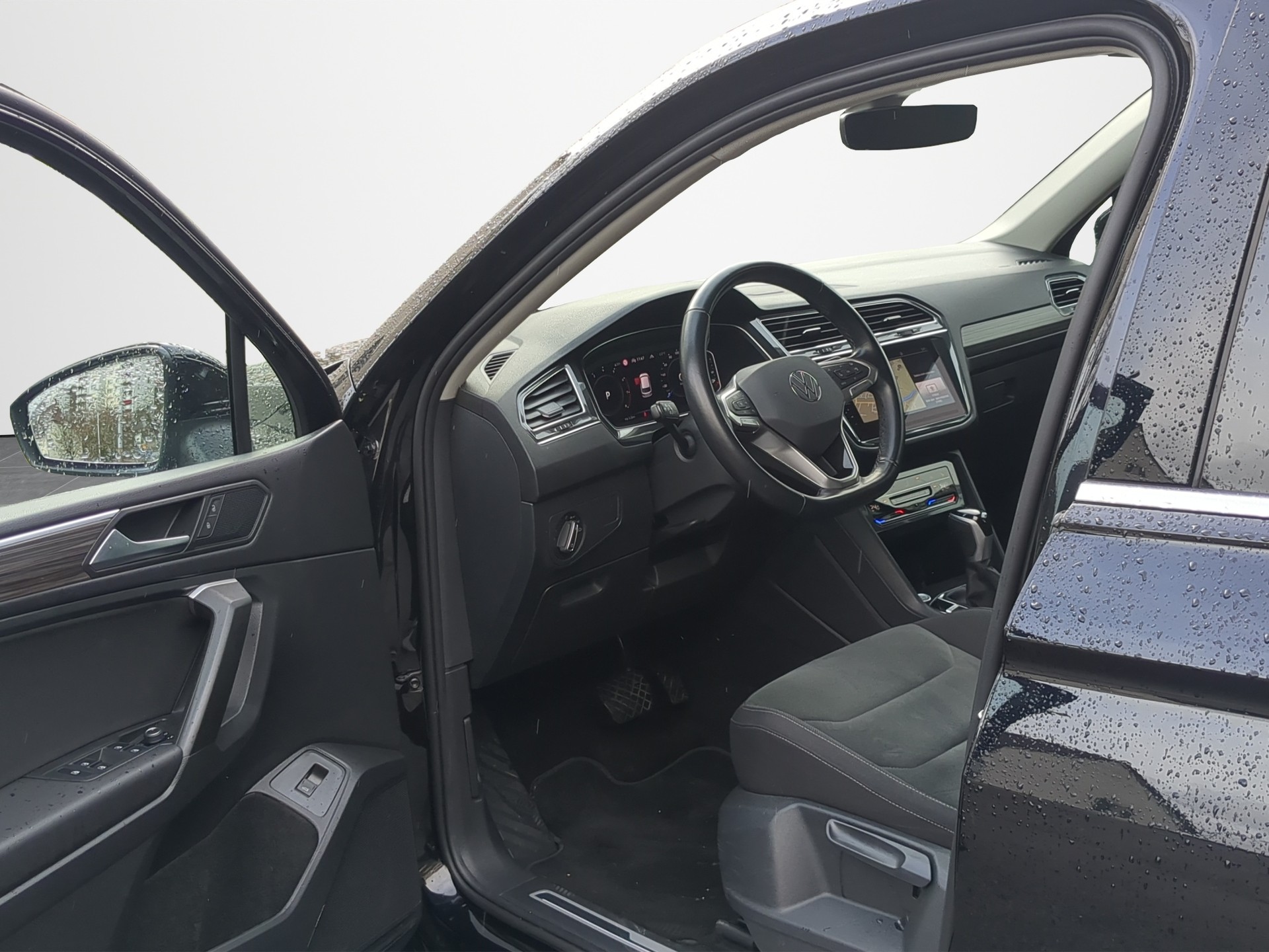 VW Tiguan Allspace 2.0TSI Elegance 4Motion DSG-image-3