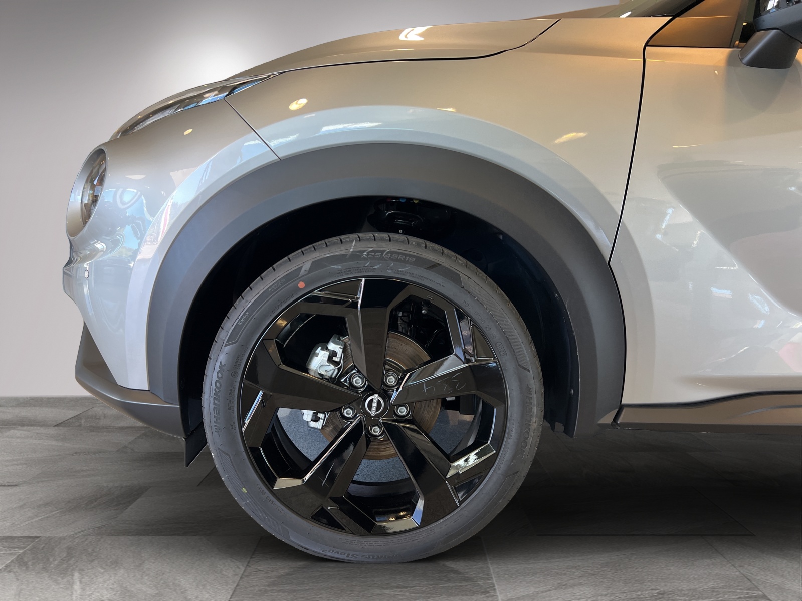 NISSAN Juke 1.6 Hybrid Tekna-image-8