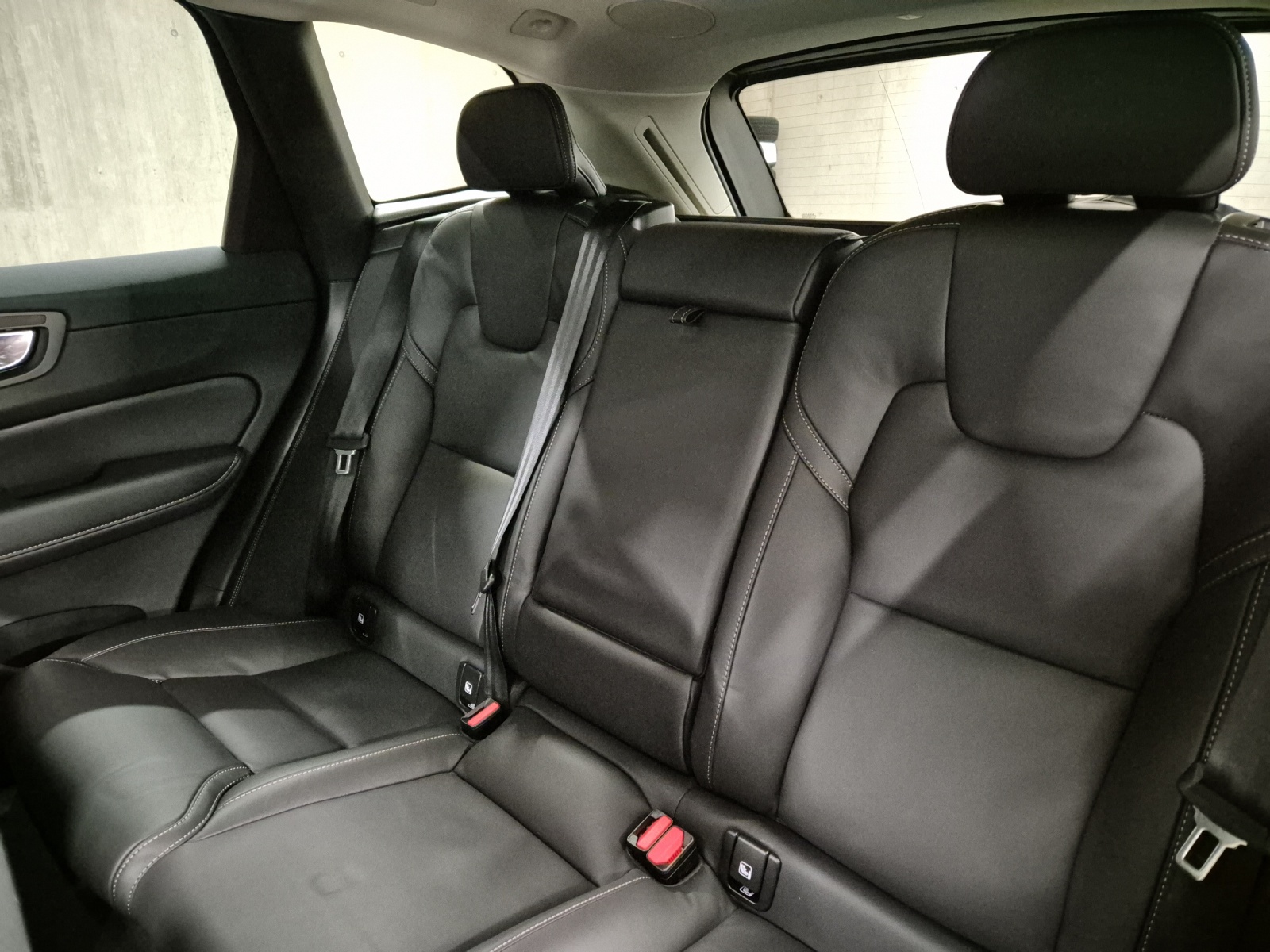 VOLVO XC60 2.0 T6 TE Ultra Dark eAWD-image-15